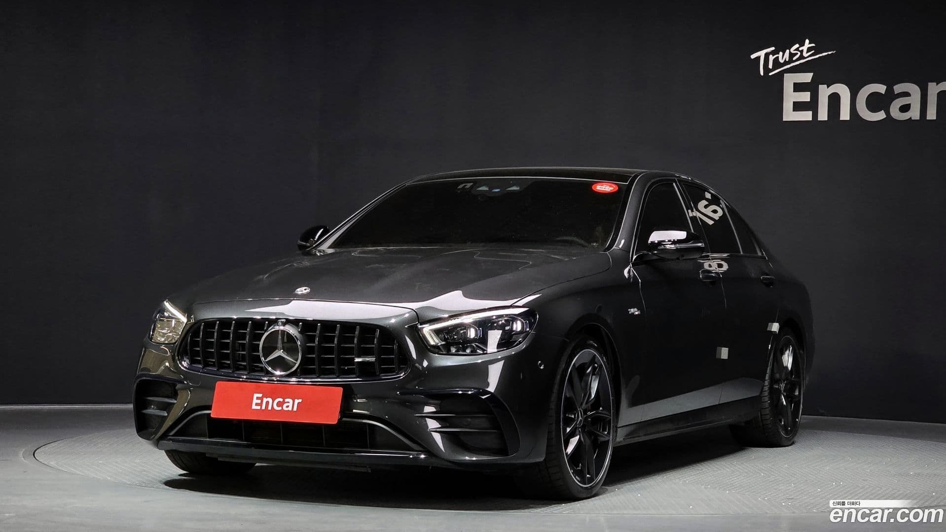 Main__Slider__Photo:E-Class Mercedes-Benz 2022.11-0