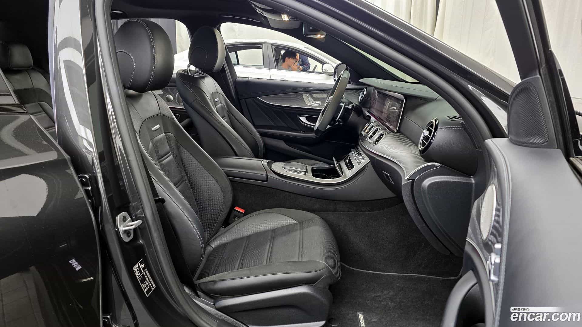 E-Class Mercedes-Benz 2022.11-OPTION-015