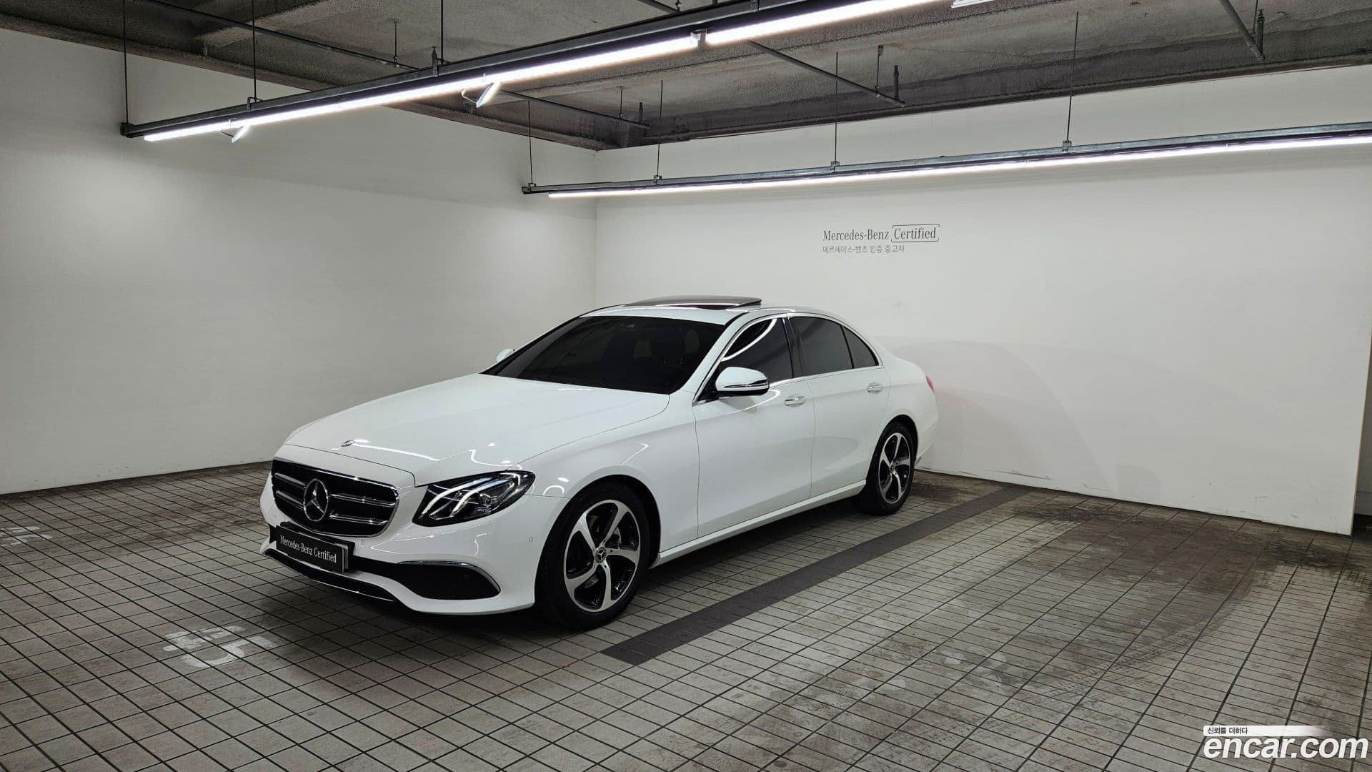 Main__Slider__Photo:E-Class Mercedes-Benz 2020.8-0
