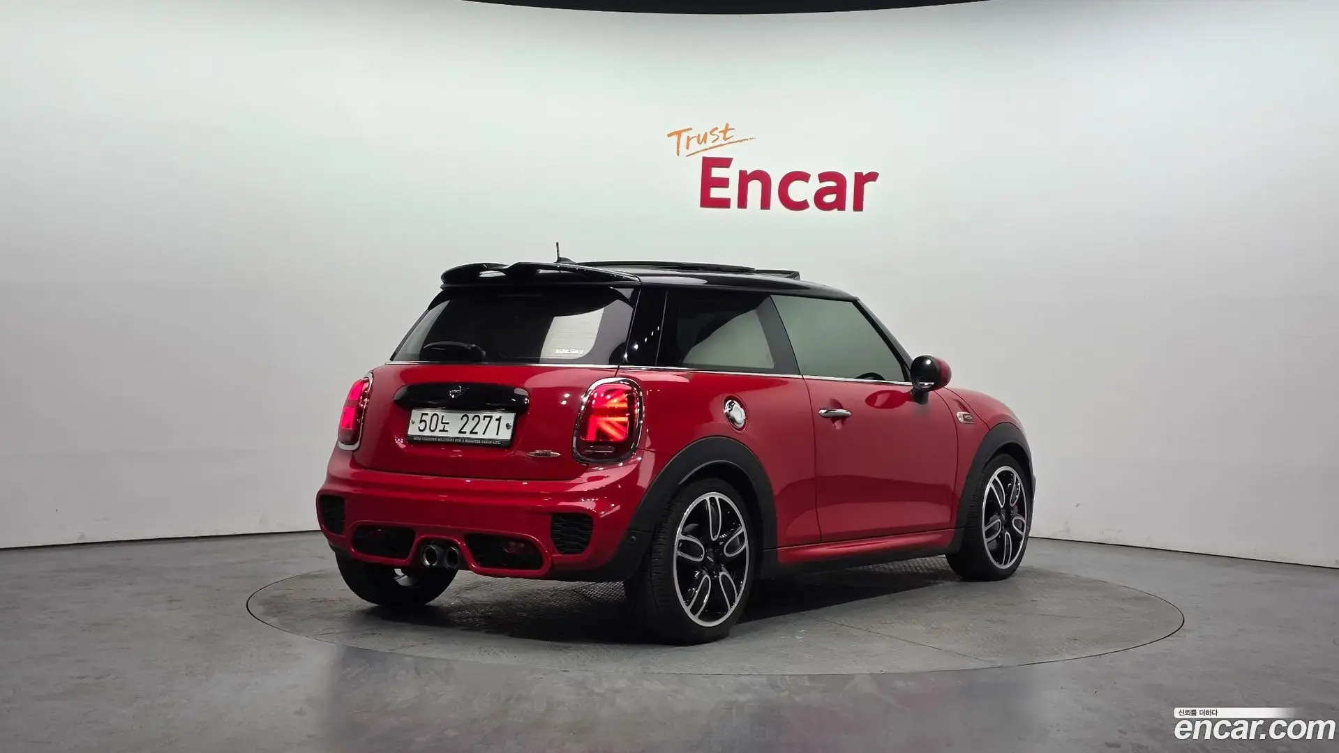 Main__Slider__Photo:Cooper Mini 2019.0-1