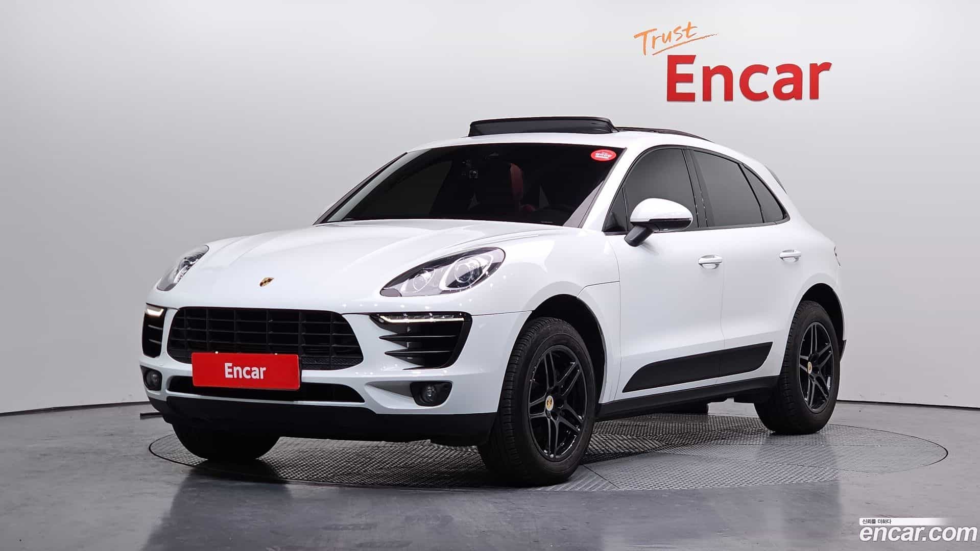 Macan Porsche 2017.11-OUTER-001