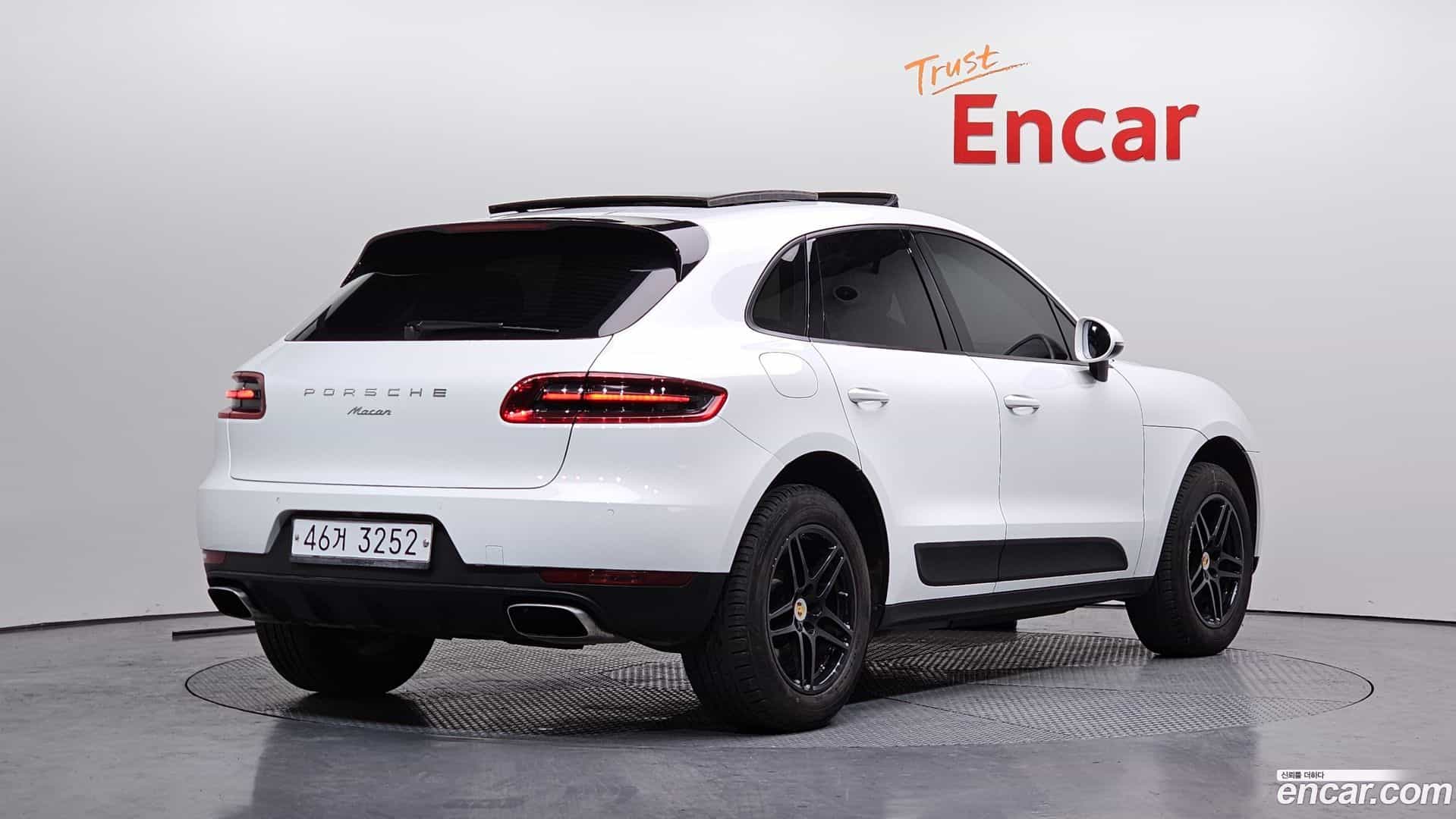 Macan Porsche 2017.11-OUTER-002