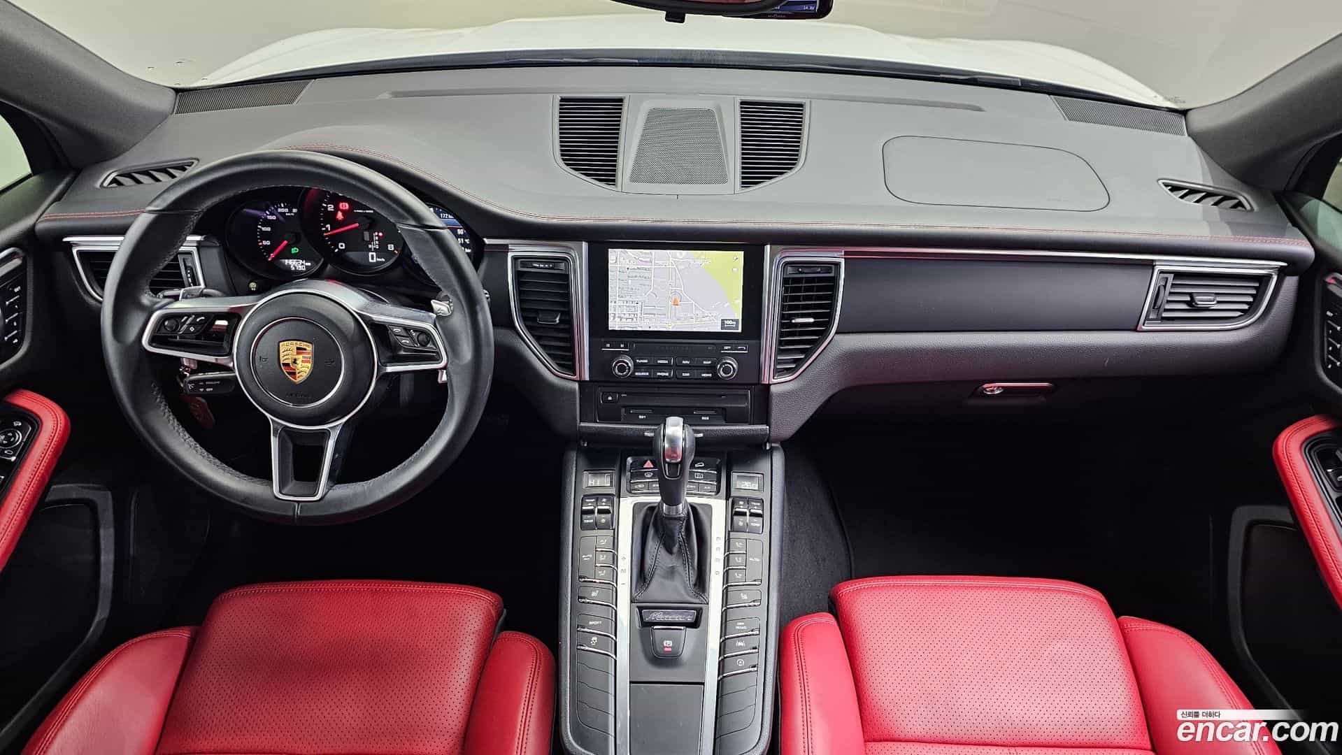 Macan Porsche 2017.11-INNER-007