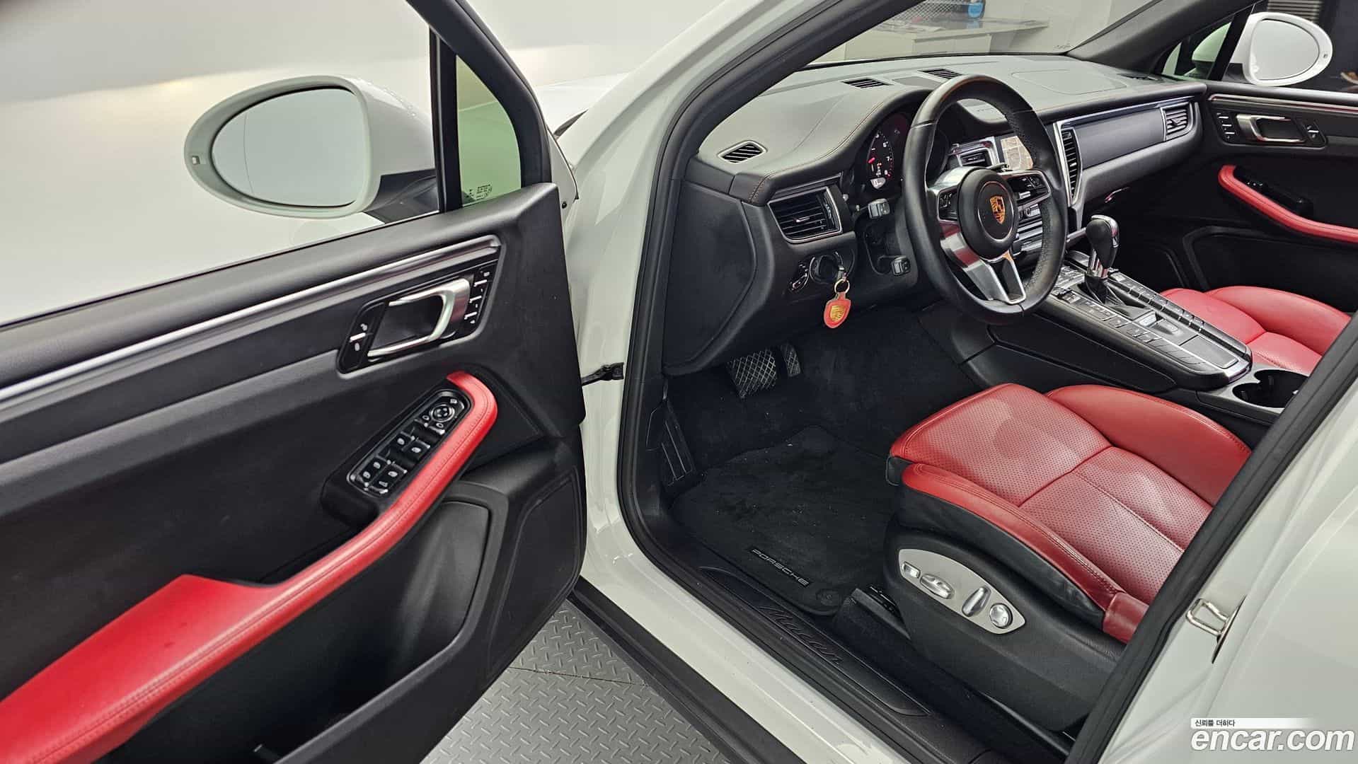 Macan Porsche 2017.11-OPTION-015