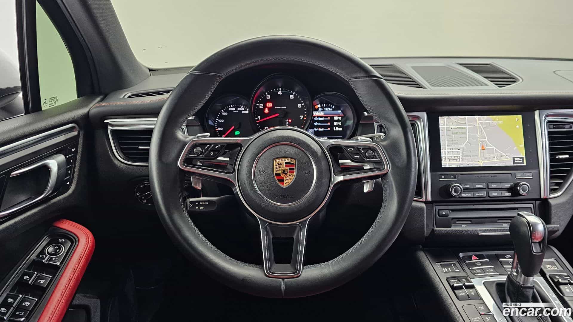 Macan Porsche 2017.11-OPTION-017