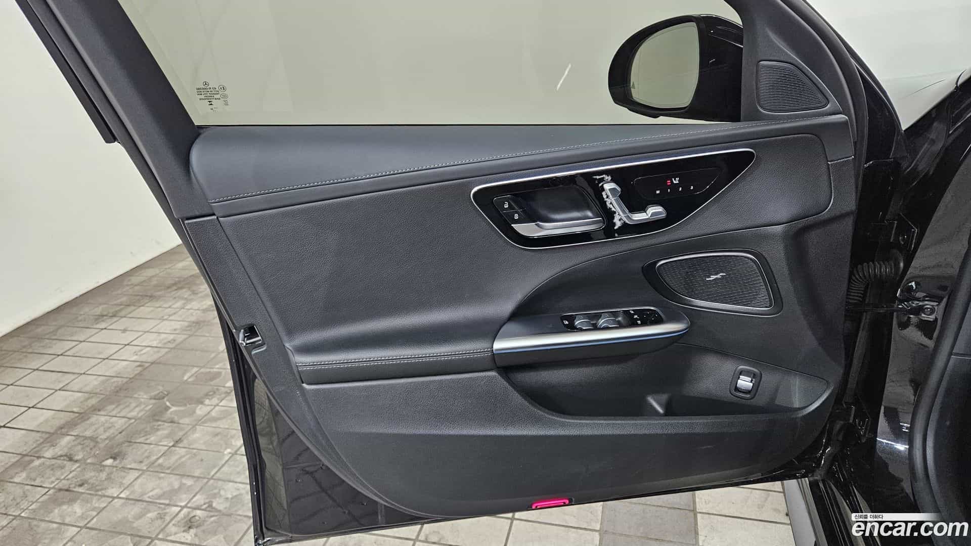 C-Class Mercedes-Benz 2023.8-OPTION-019