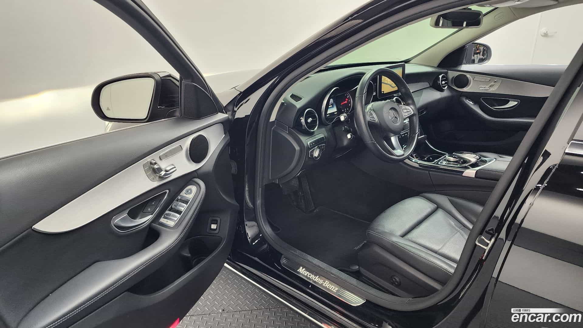 C-Class Mercedes-Benz 2017.5-INNER-010