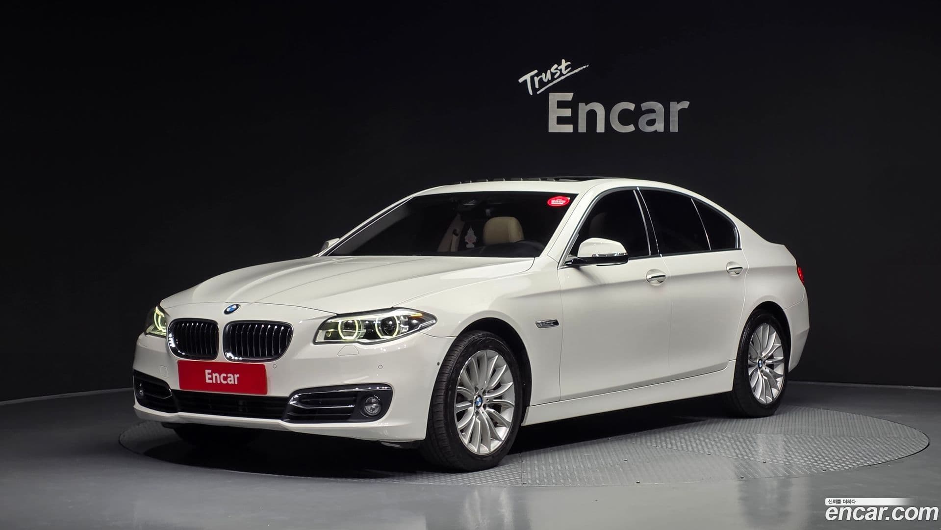 Main__Slider__Photo:5-Series BMW 2015.3-0
