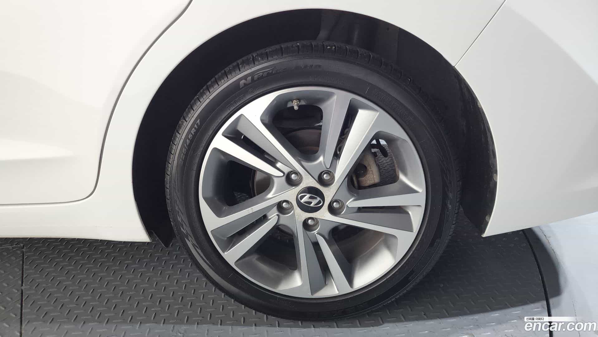 AVANTE Hyundai 2018.0-OUTER-005