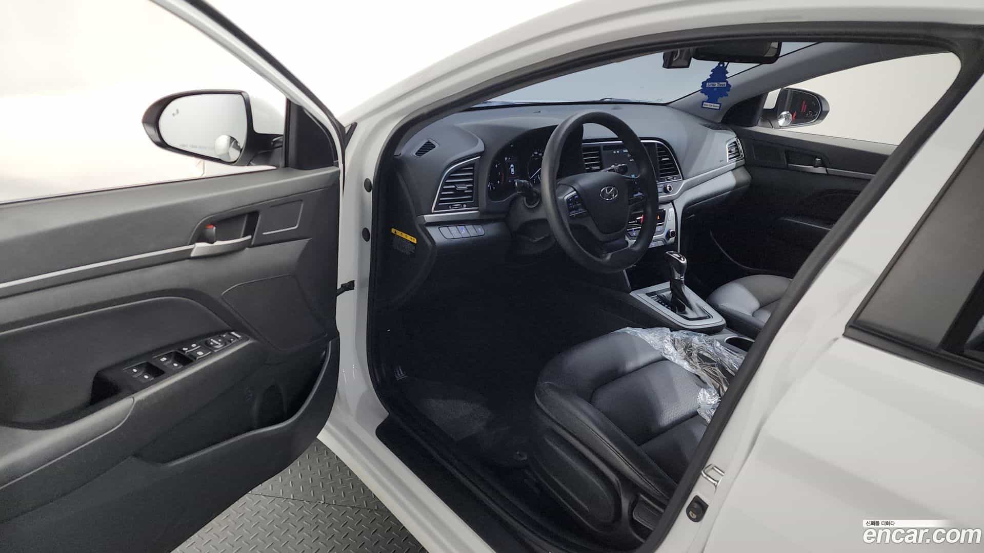 AVANTE Hyundai 2018.0-INNER-010