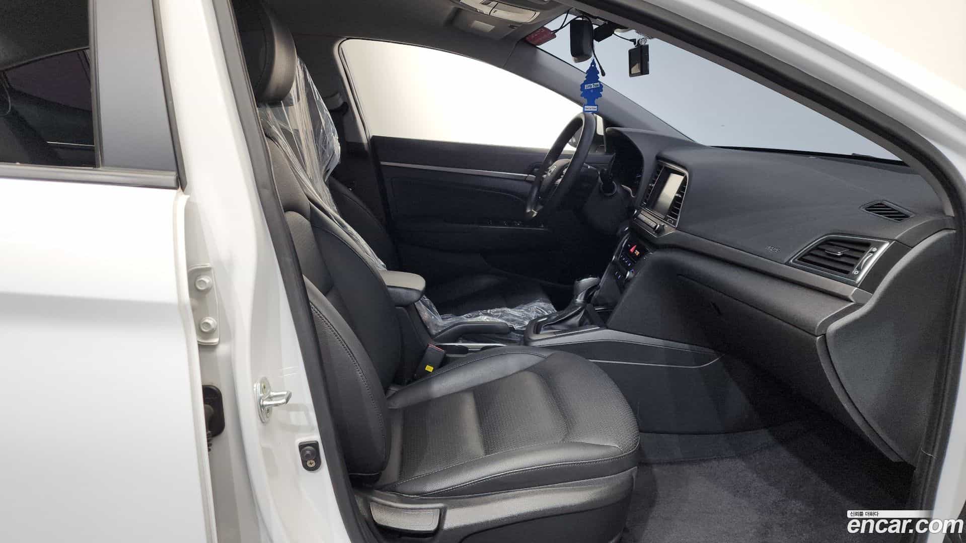 AVANTE Hyundai 2018.0-OPTION-015