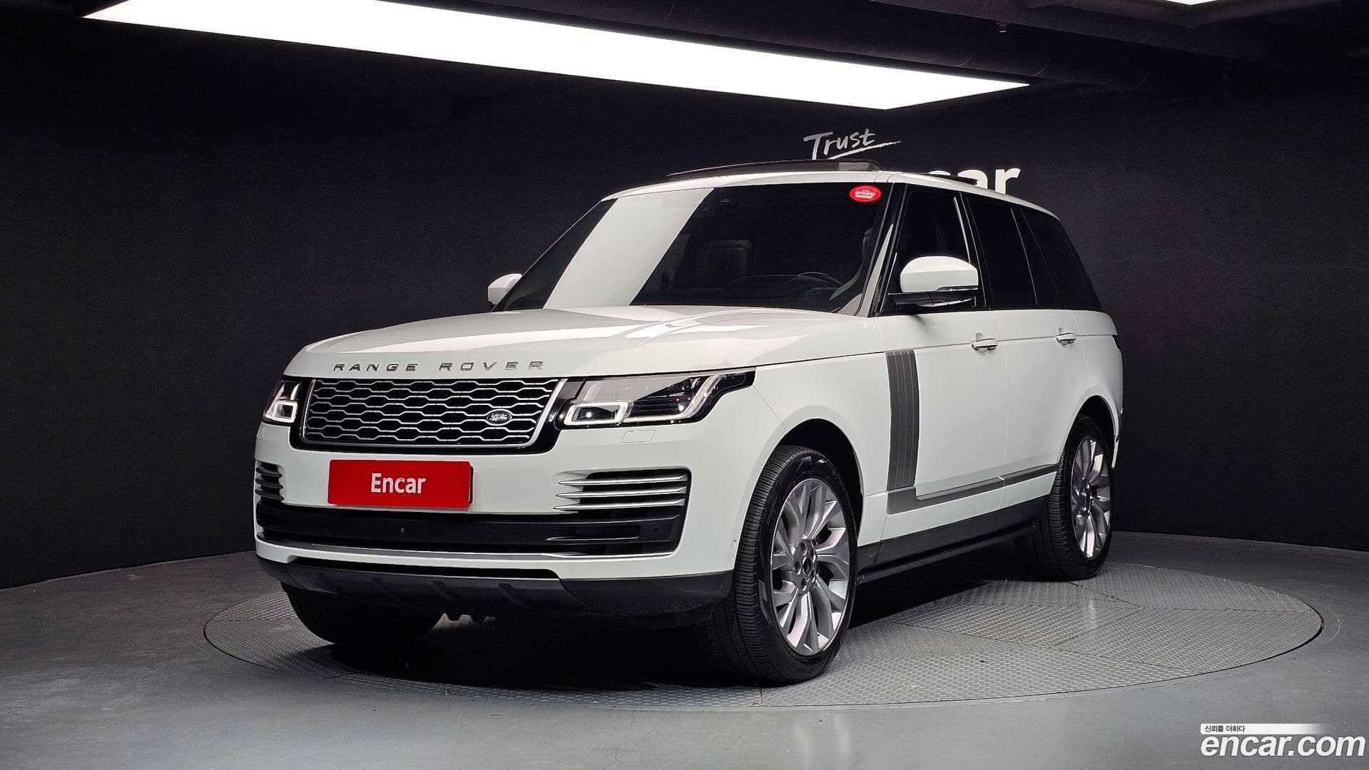 Main__Slider__Photo:Range Rover Land Rover 2018.11-0