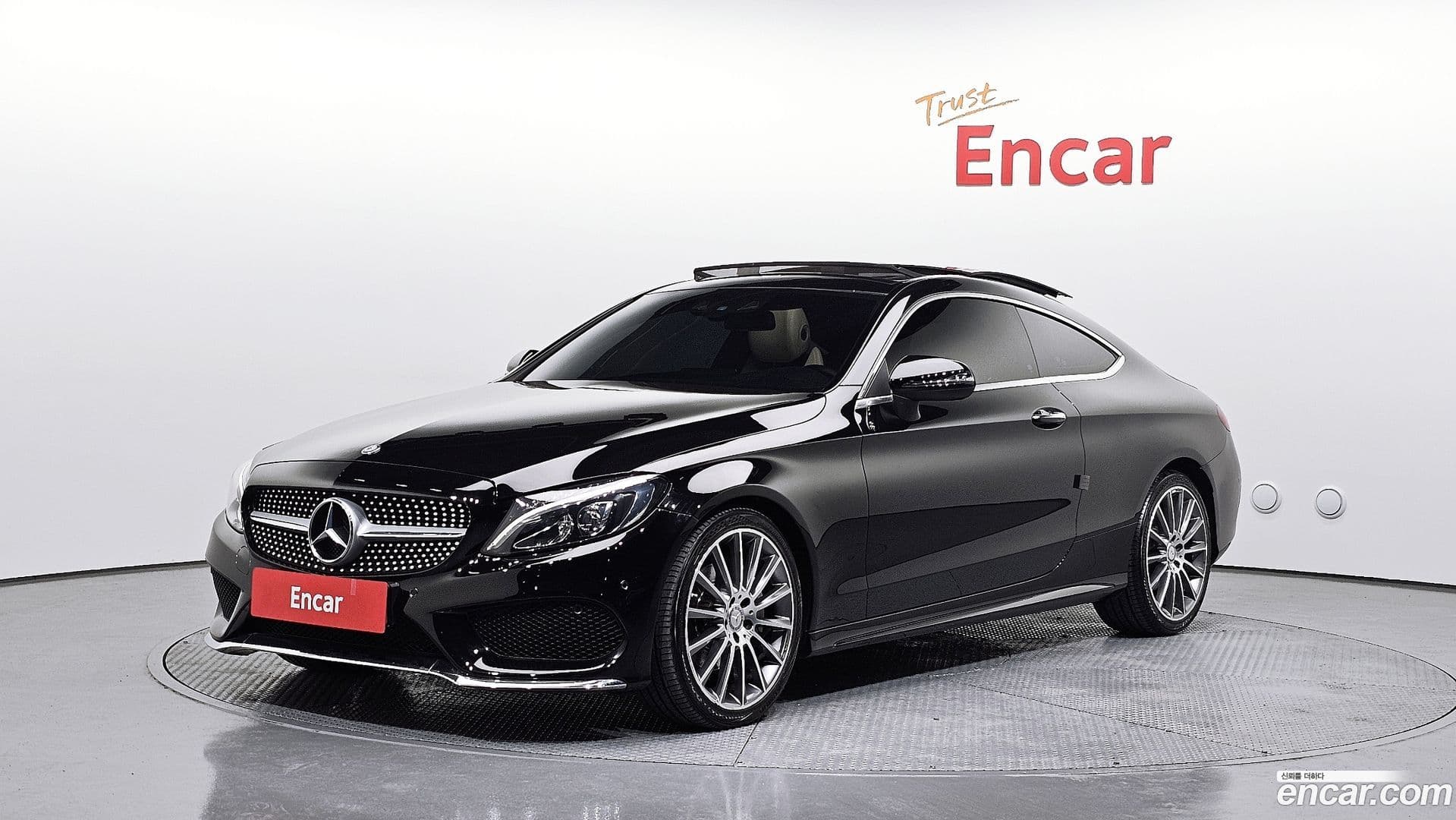 Main__Slider__Photo:C-Class Mercedes-Benz 2016.3-0