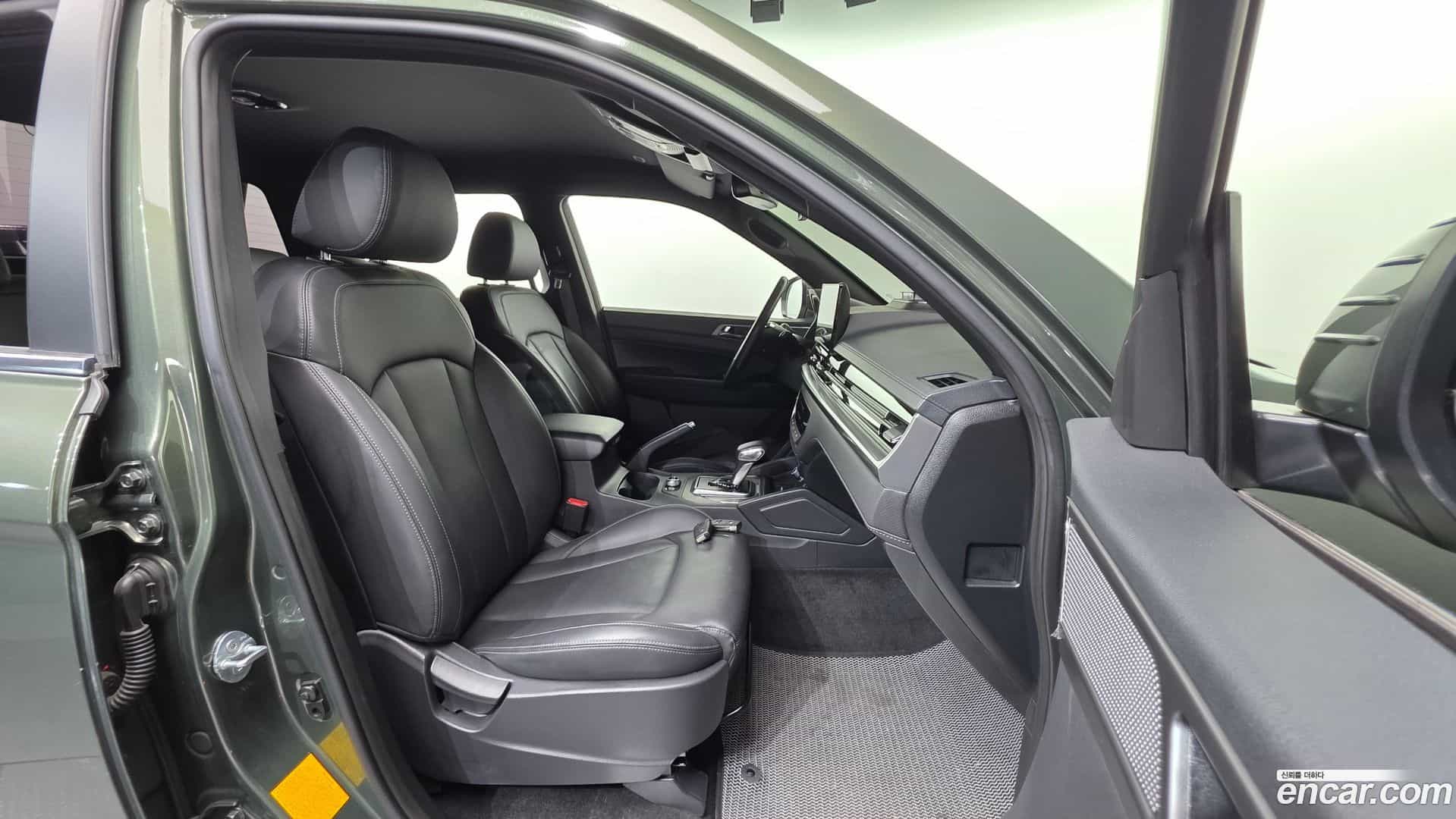 Rexton KG Mobility 2023.6-INNER-010