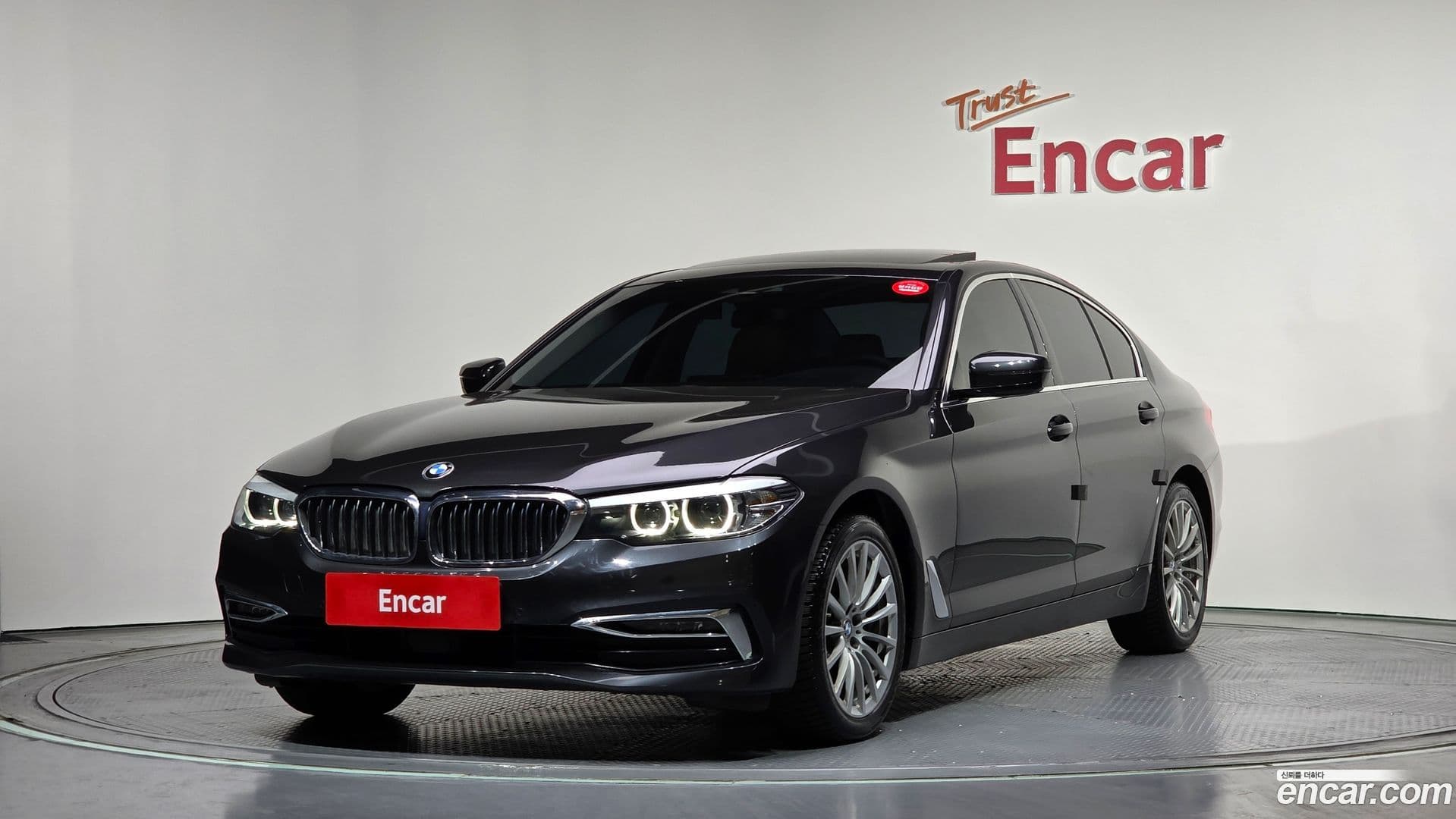 Main__Slider__Photo:5-Series BMW 2019.10-0
