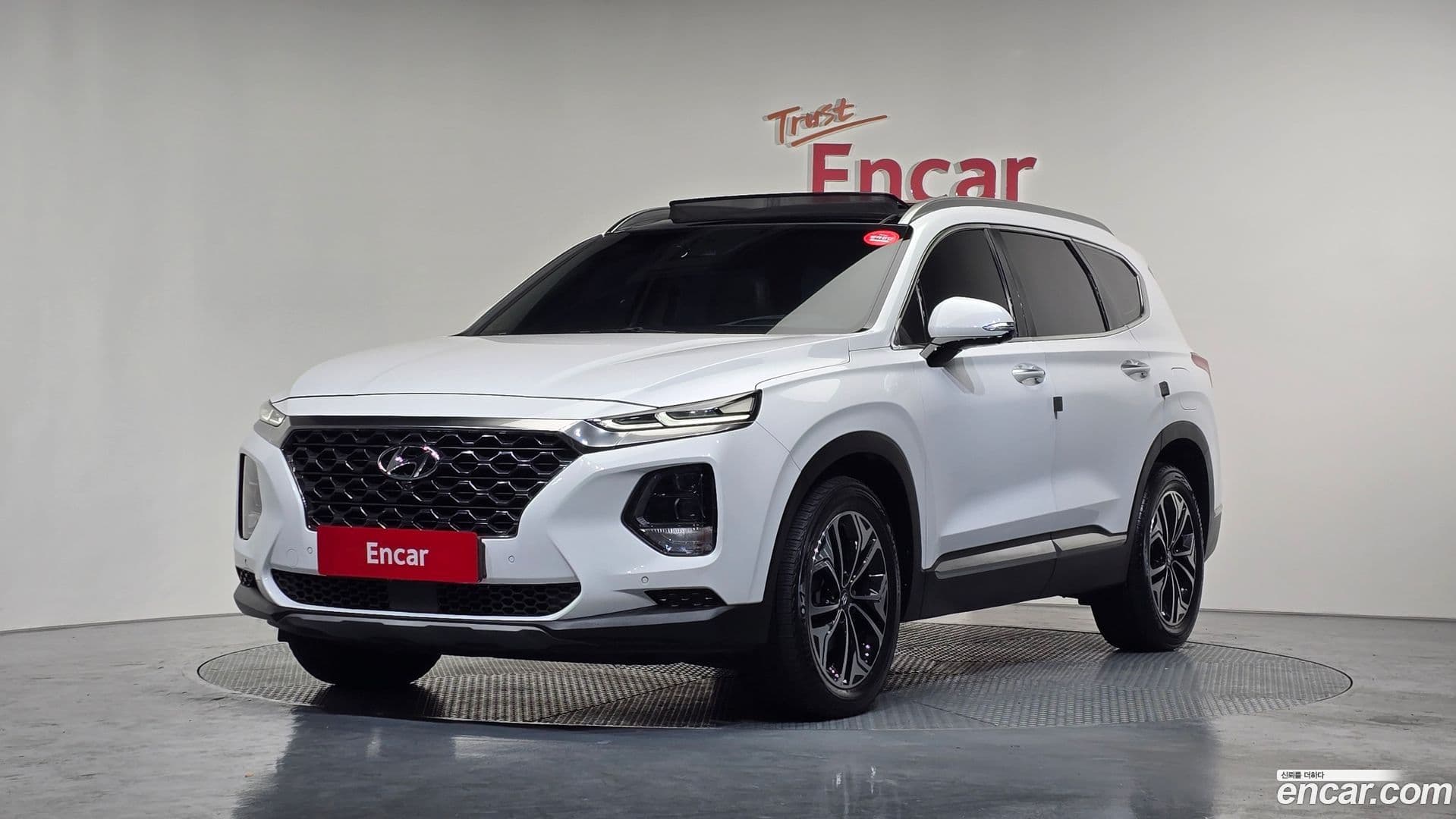 Main__Slider__Photo:Santafe Hyundai 2018.1-0