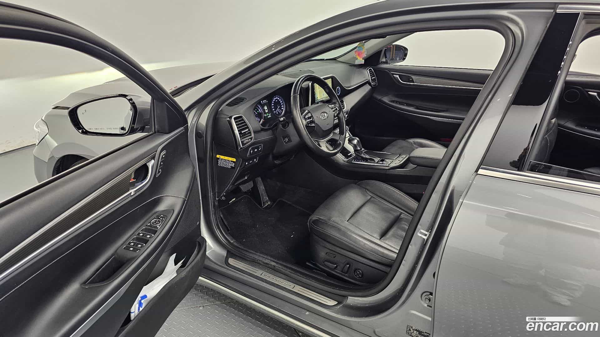 Grandeur Hyundai 2017.4-OPTION-015