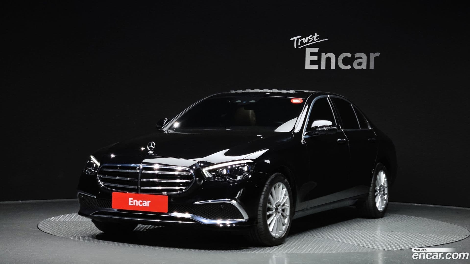 Main__Slider__Photo:E-Class Mercedes-Benz 2022.0-0