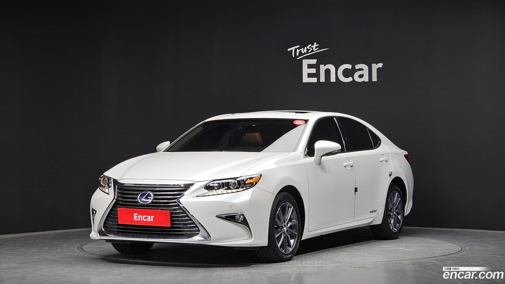 Main__Slider__Photo:ES Lexus 2018.0-0