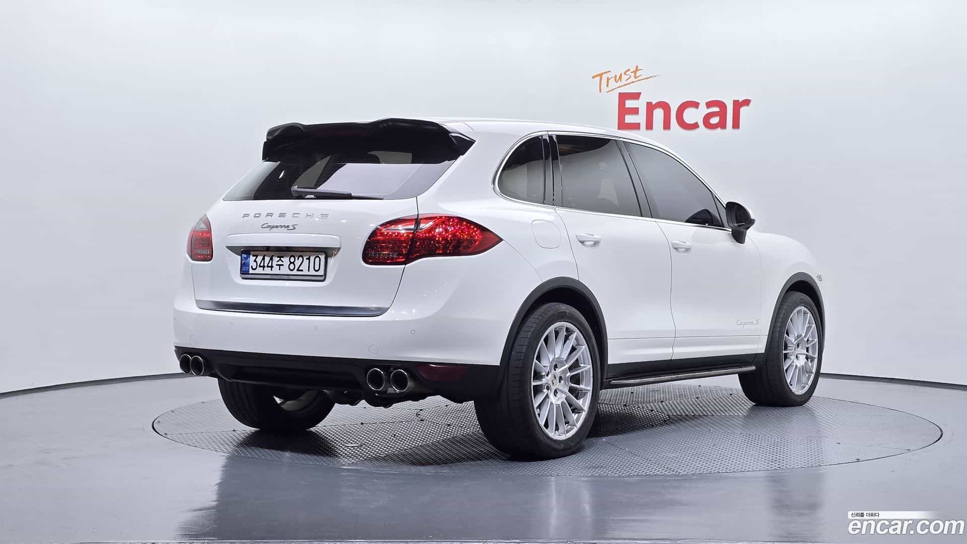 Cayenne Porsche 2011.10-OUTER-002