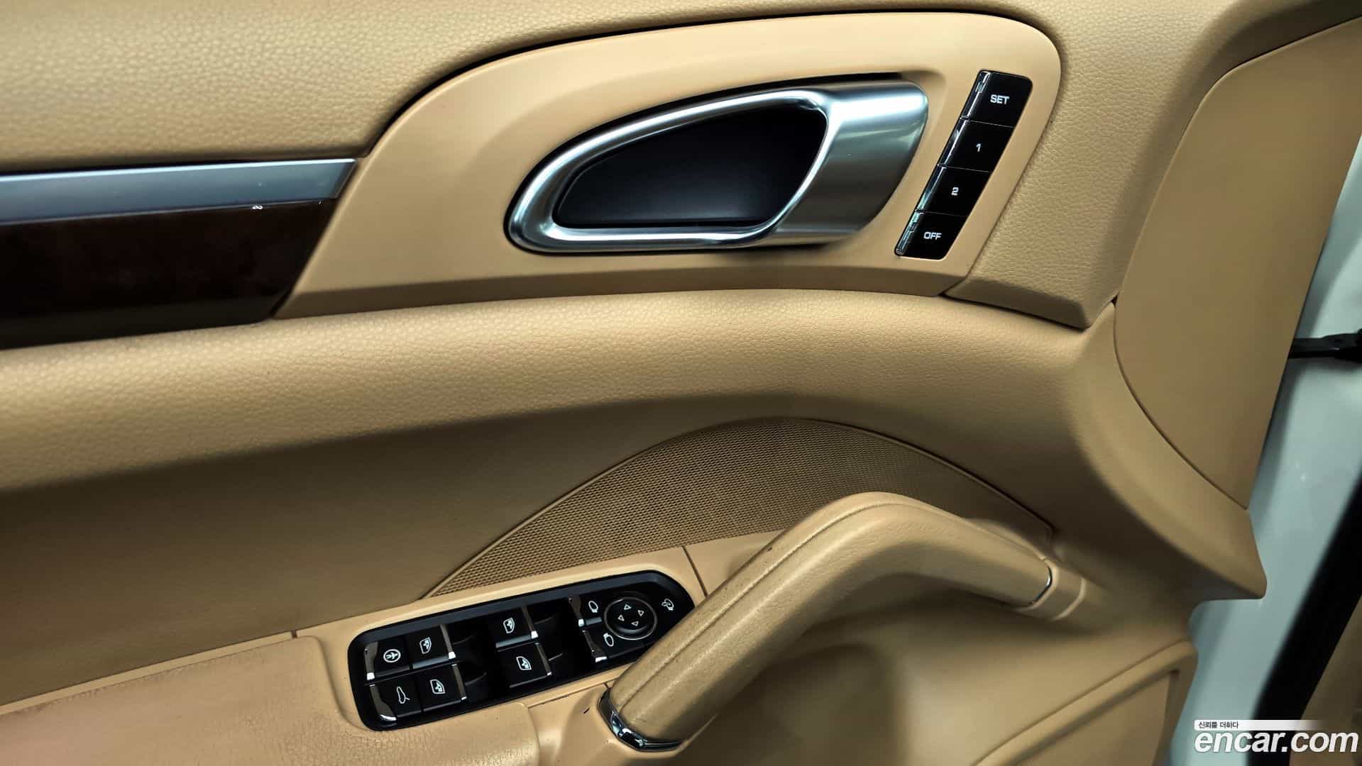 Cayenne Porsche 2011.10-OPTION-022
