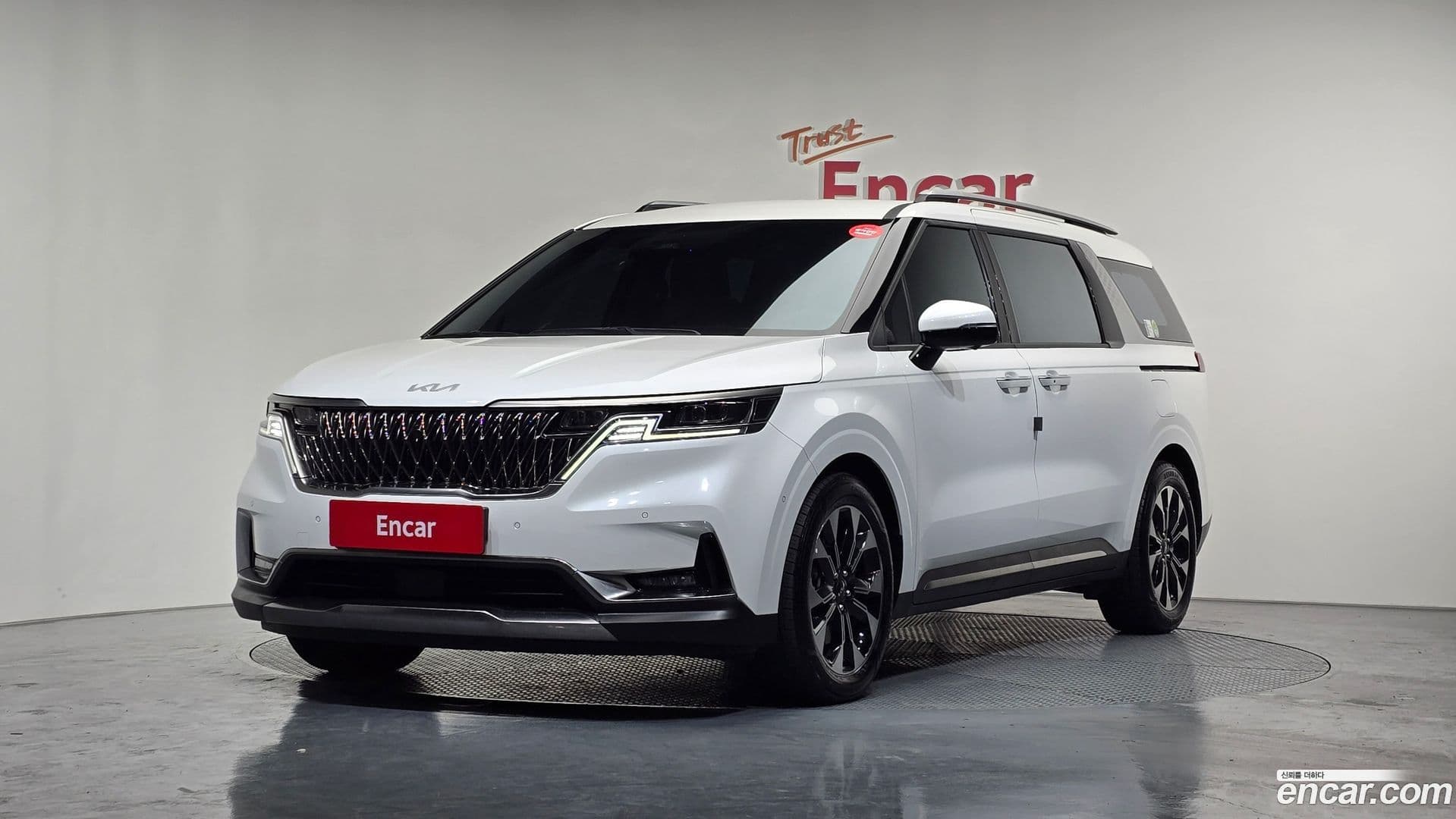 Main__Slider__Photo:Canival Kia 2023.1-0