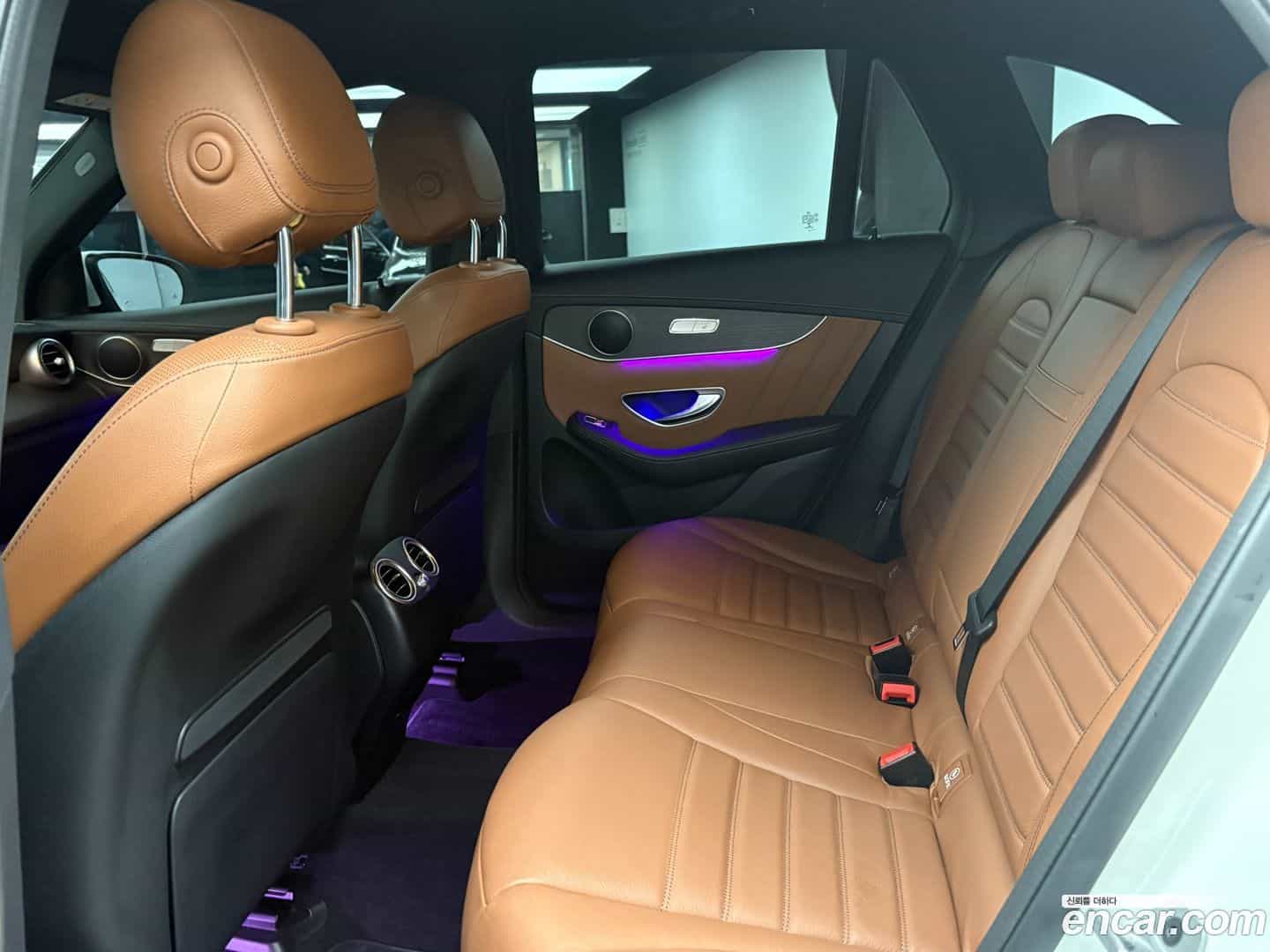 GLC-Class Mercedes-Benz 2022.8-INNER-007