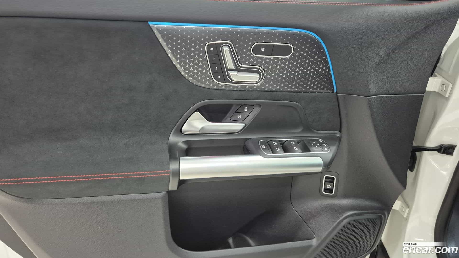 GLA-Class Mercedes-Benz 2025.7-OPTION-018