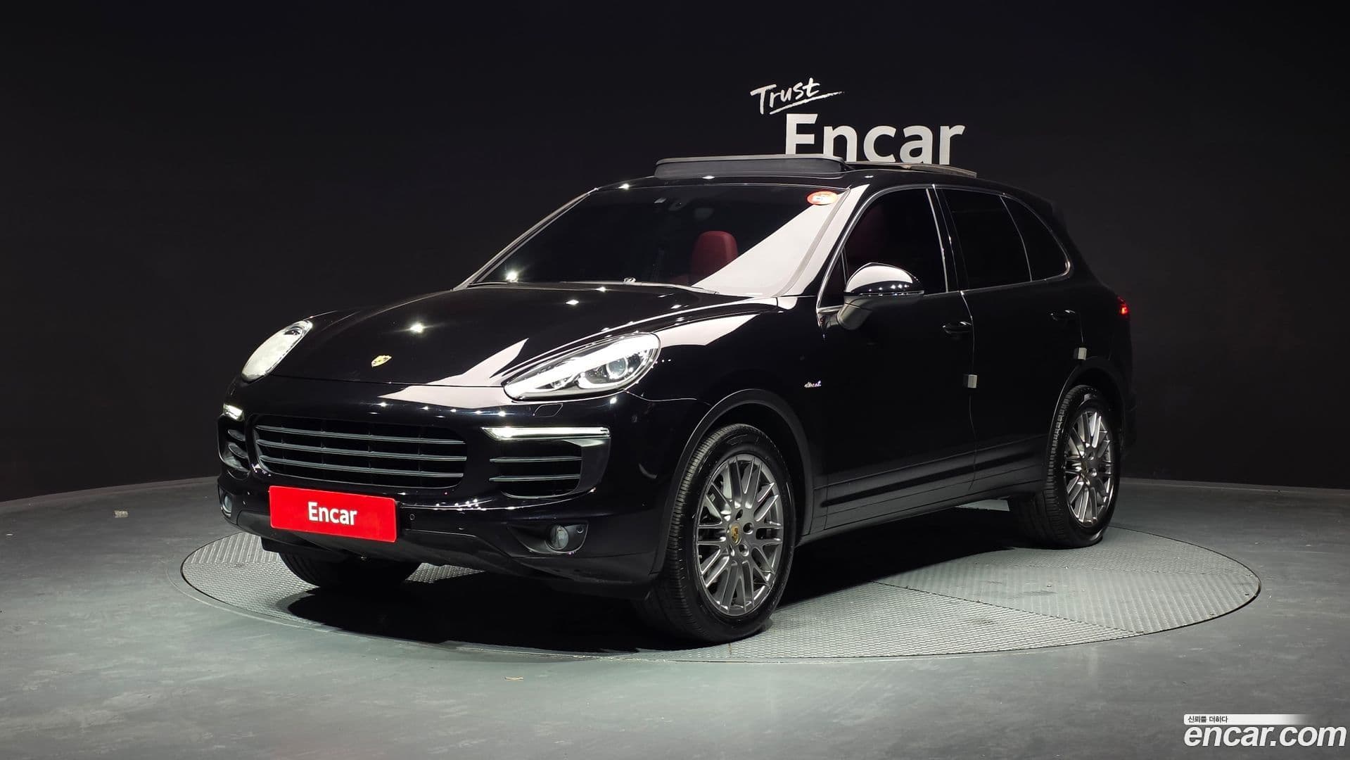 Main__Slider__Photo:Cayenne Porsche 2016.5-0