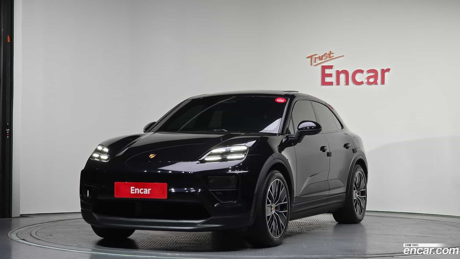 Macan Porsche 2025.1-OUTER-001