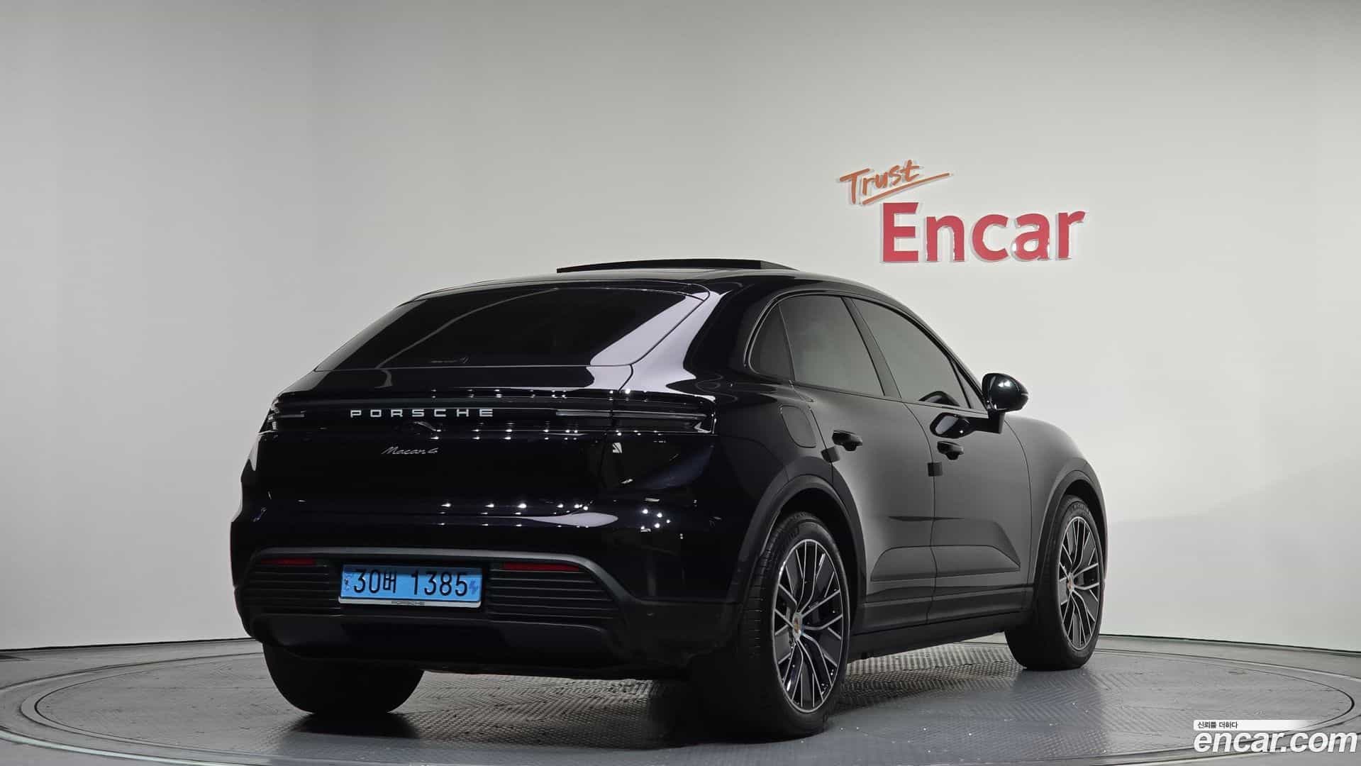 Macan Porsche 2025.1-OUTER-002