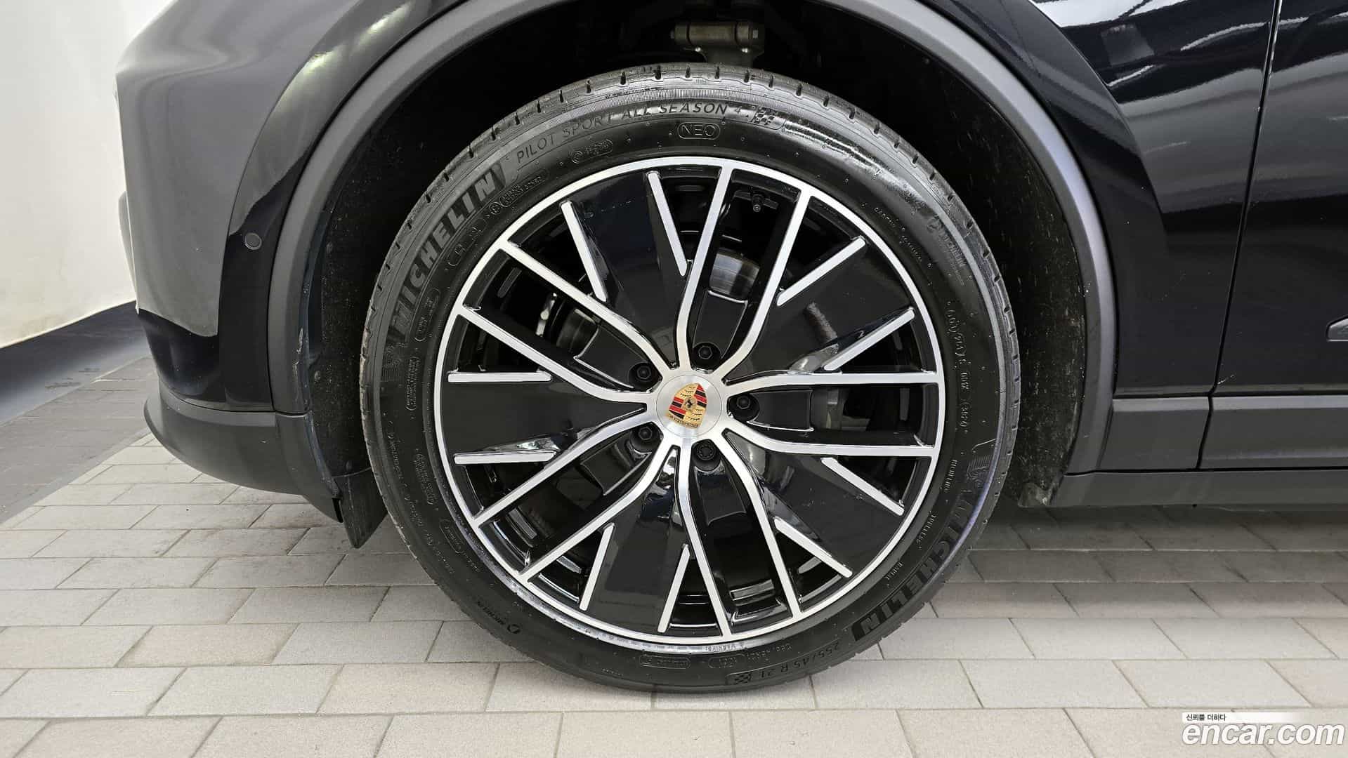 Macan Porsche 2025.1-OUTER-005