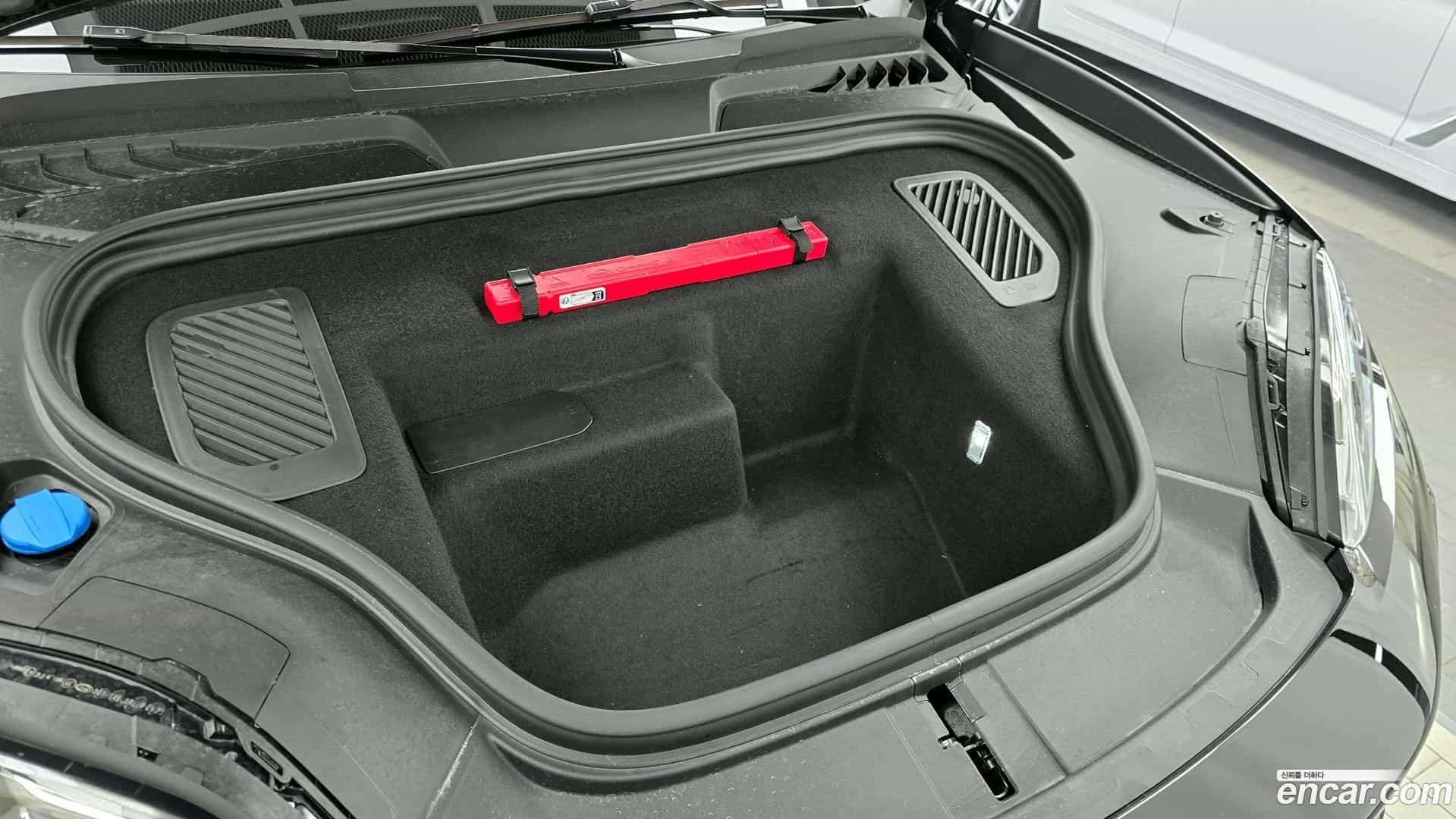 Macan Porsche 2025.1-INNER-006