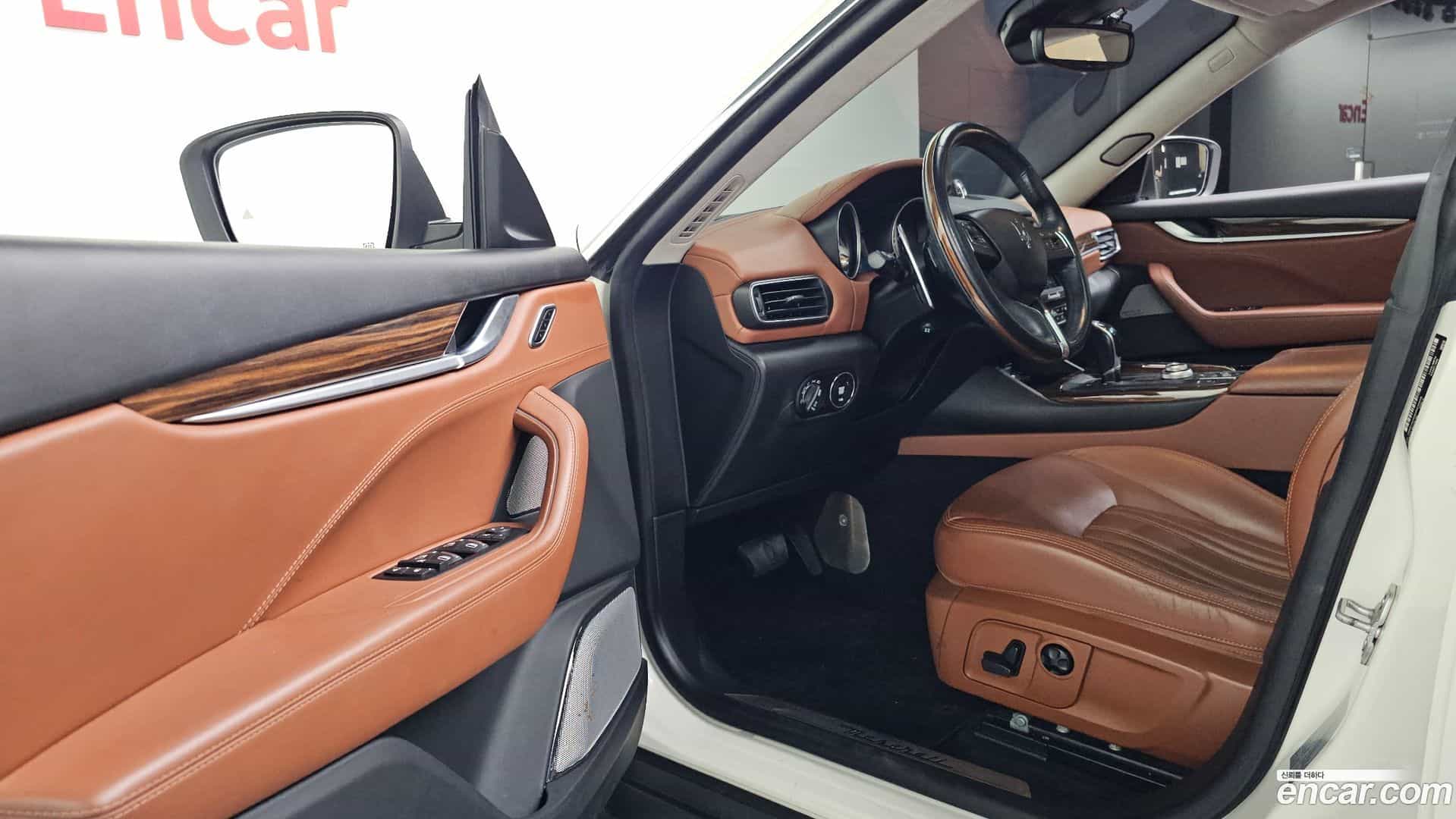 Levante Maserati 2016.11-INNER-010