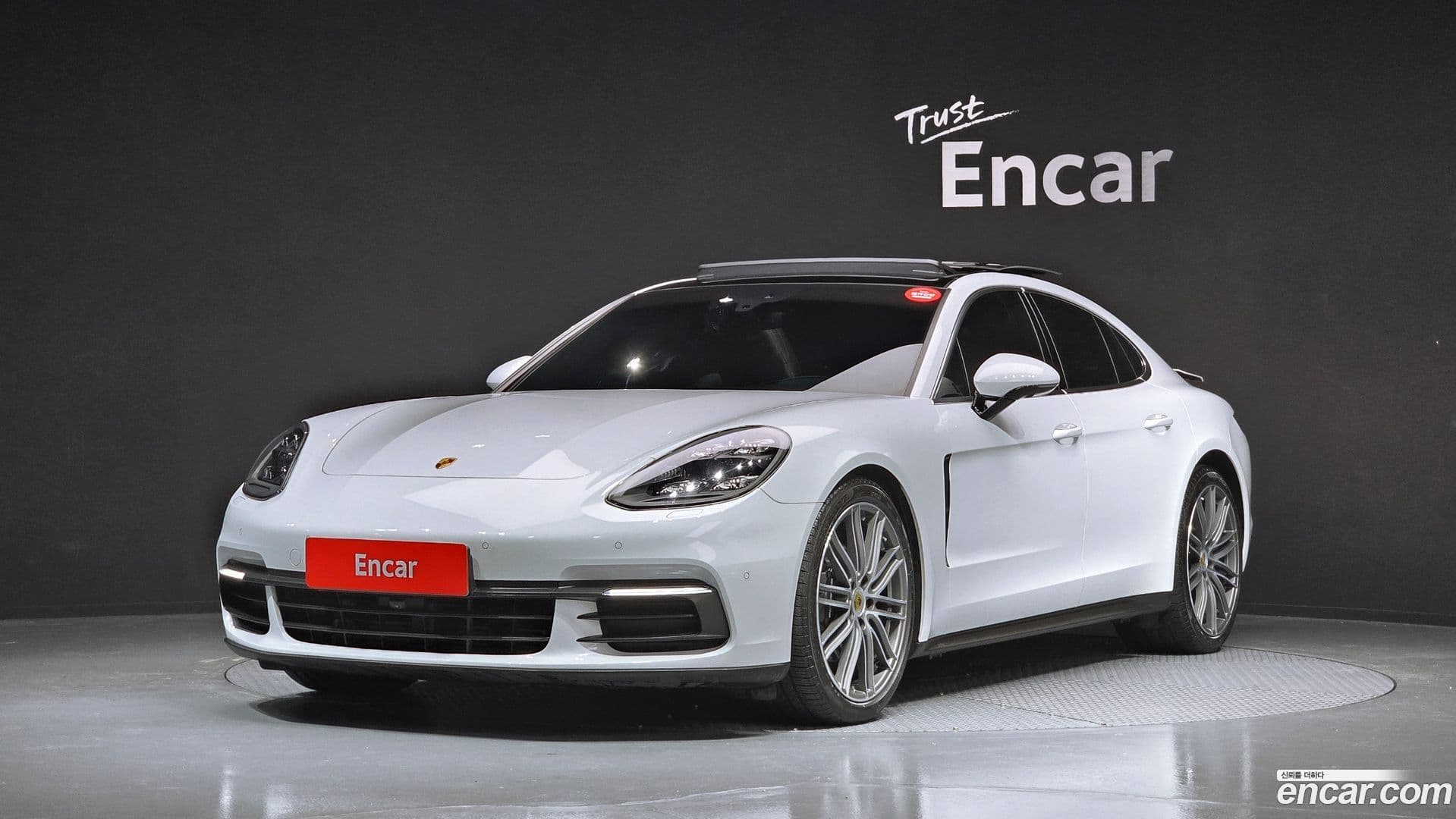 Main__Slider__Photo:Panamera Porsche 2020.1-0