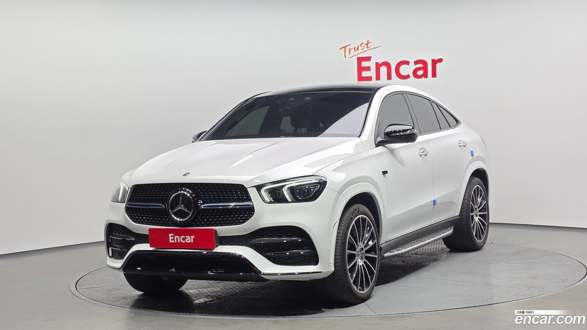 Main__Slider__Photo:GLE-Class Mercedes-Benz 2022.10-0