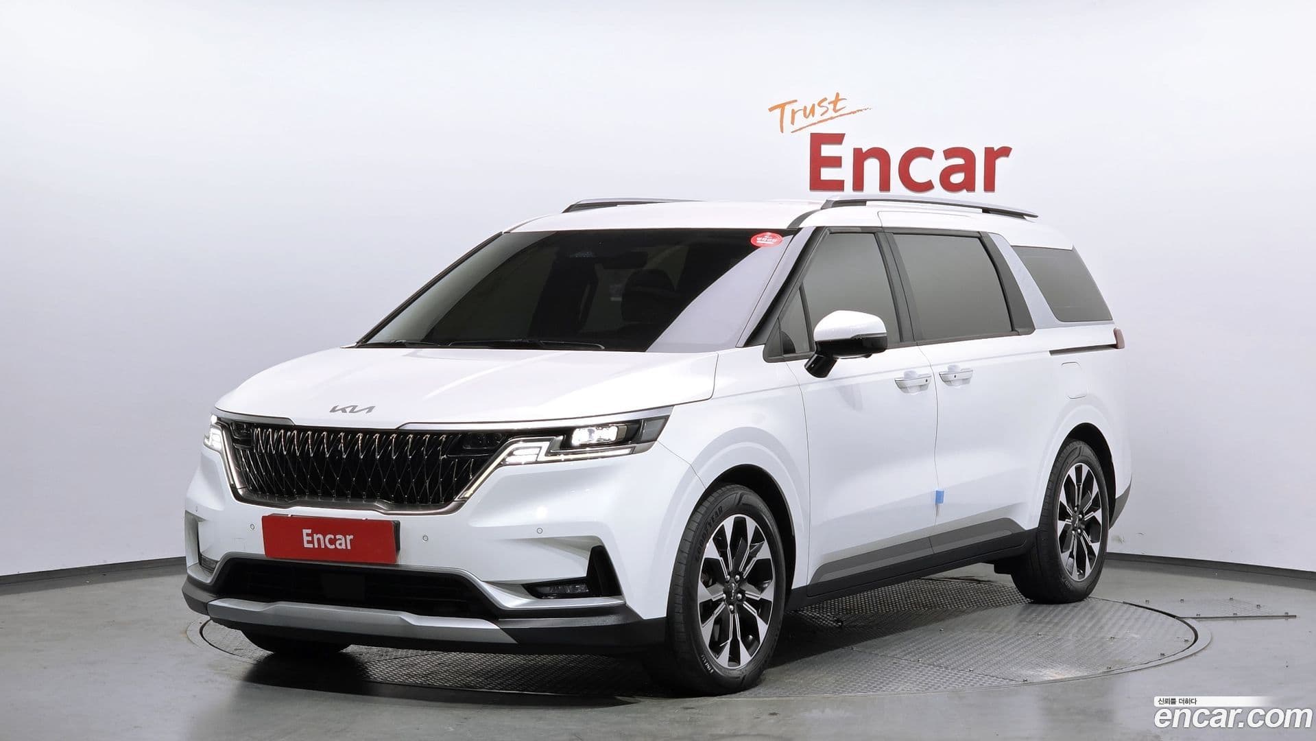Main__Slider__Photo:Canival Kia 2023.1-0