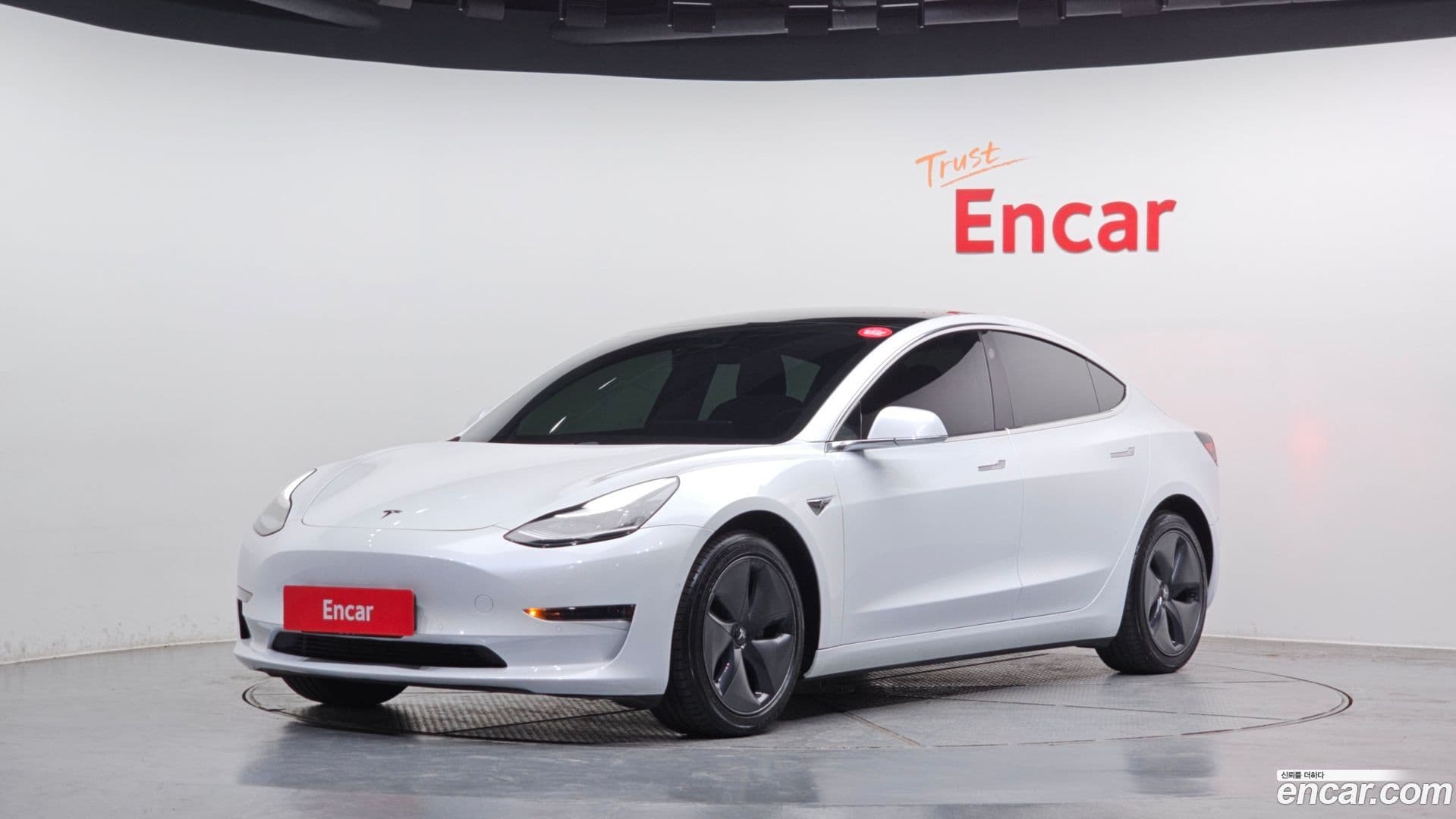 Main__Slider__Photo:Model 3 Tesla 2020.2-0