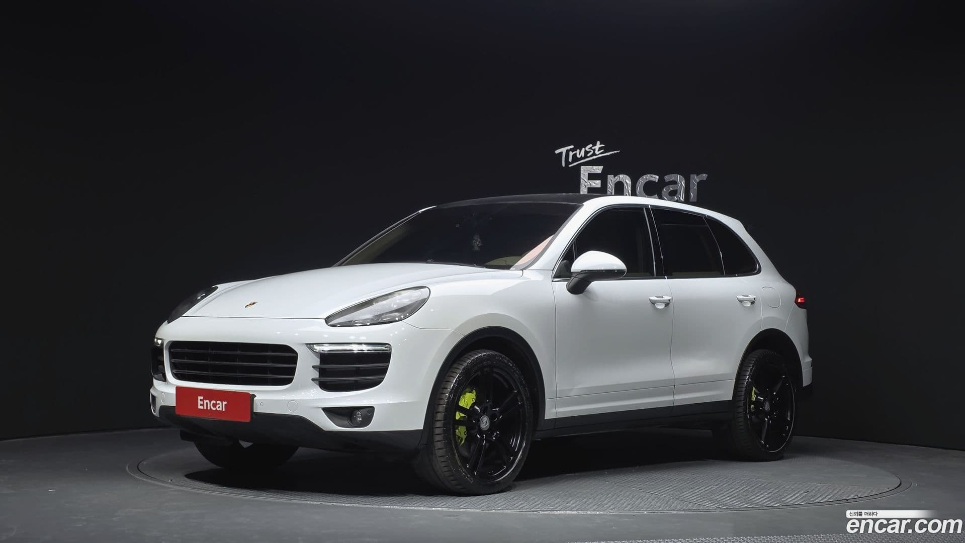 Main__Slider__Photo:Cayenne Porsche 2015.4-0