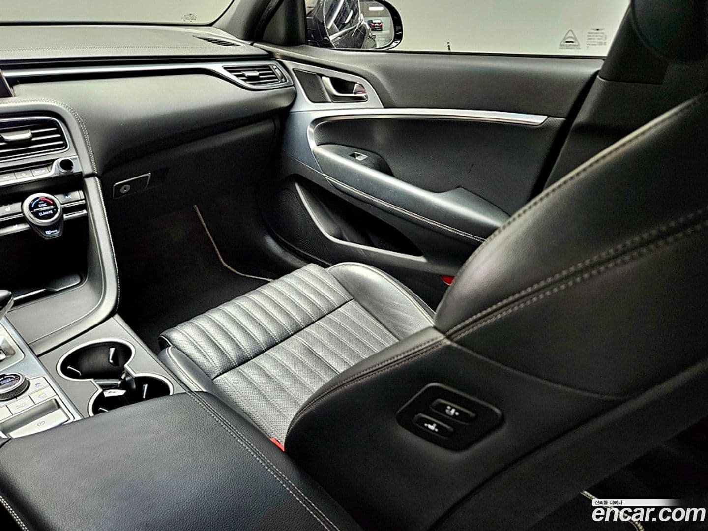 Main__Slider__Photo:G70 Genesis 2018.2-16