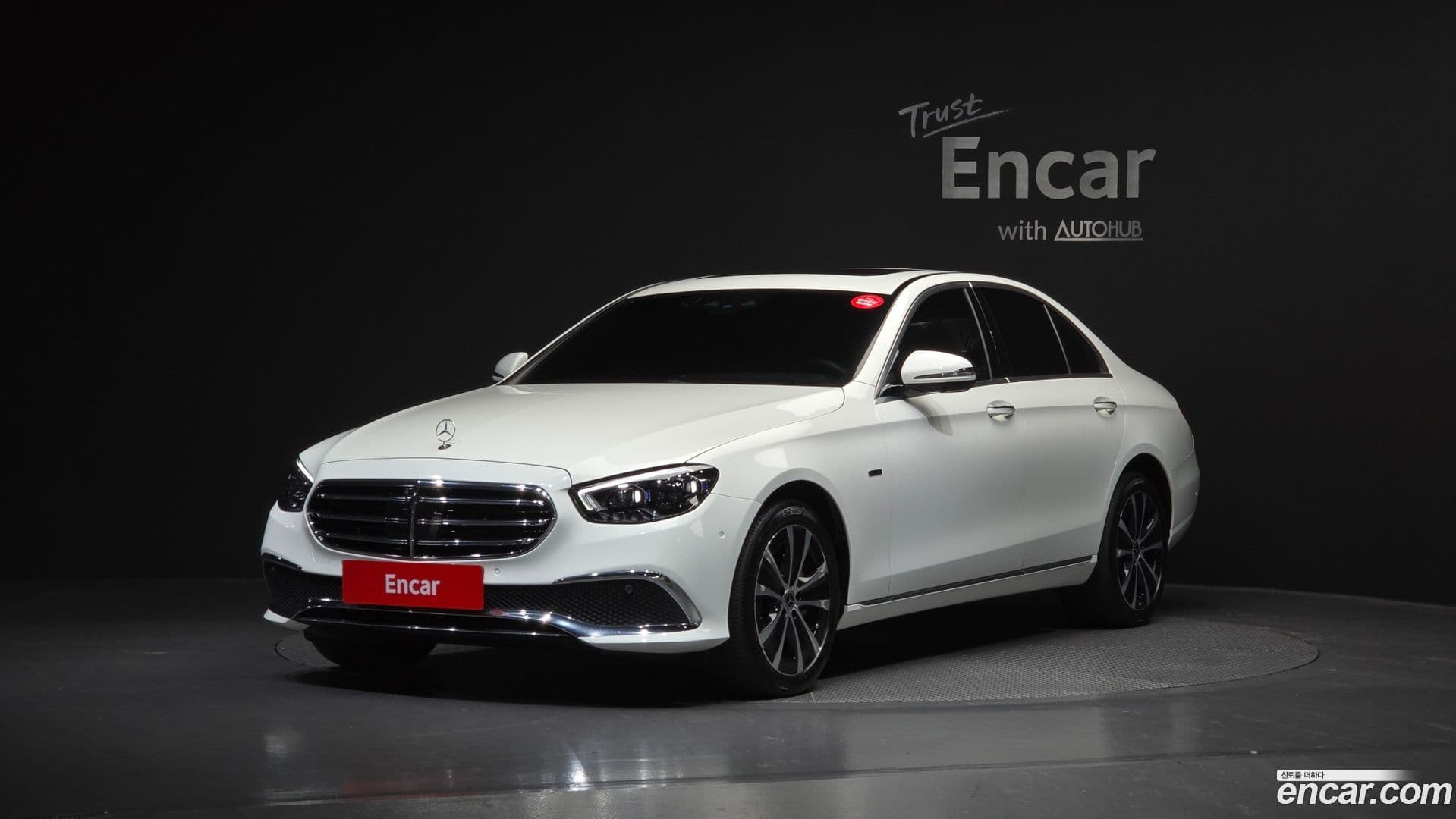 Main__Slider__Photo:E-Class Mercedes-Benz 2021.3-0