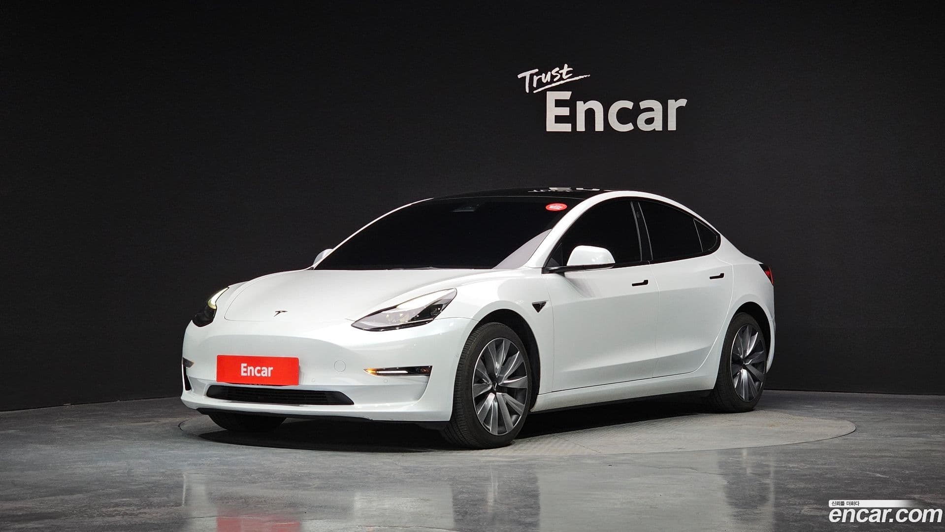 Main__Slider__Photo:Model 3 Tesla 2022.8-0