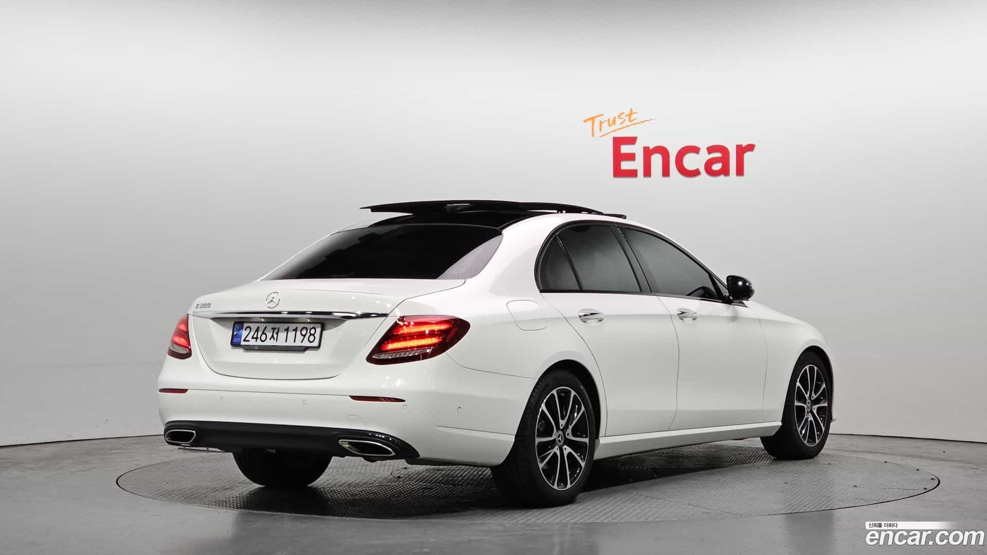 E-Class Mercedes-Benz 2017.0-OUTER-002