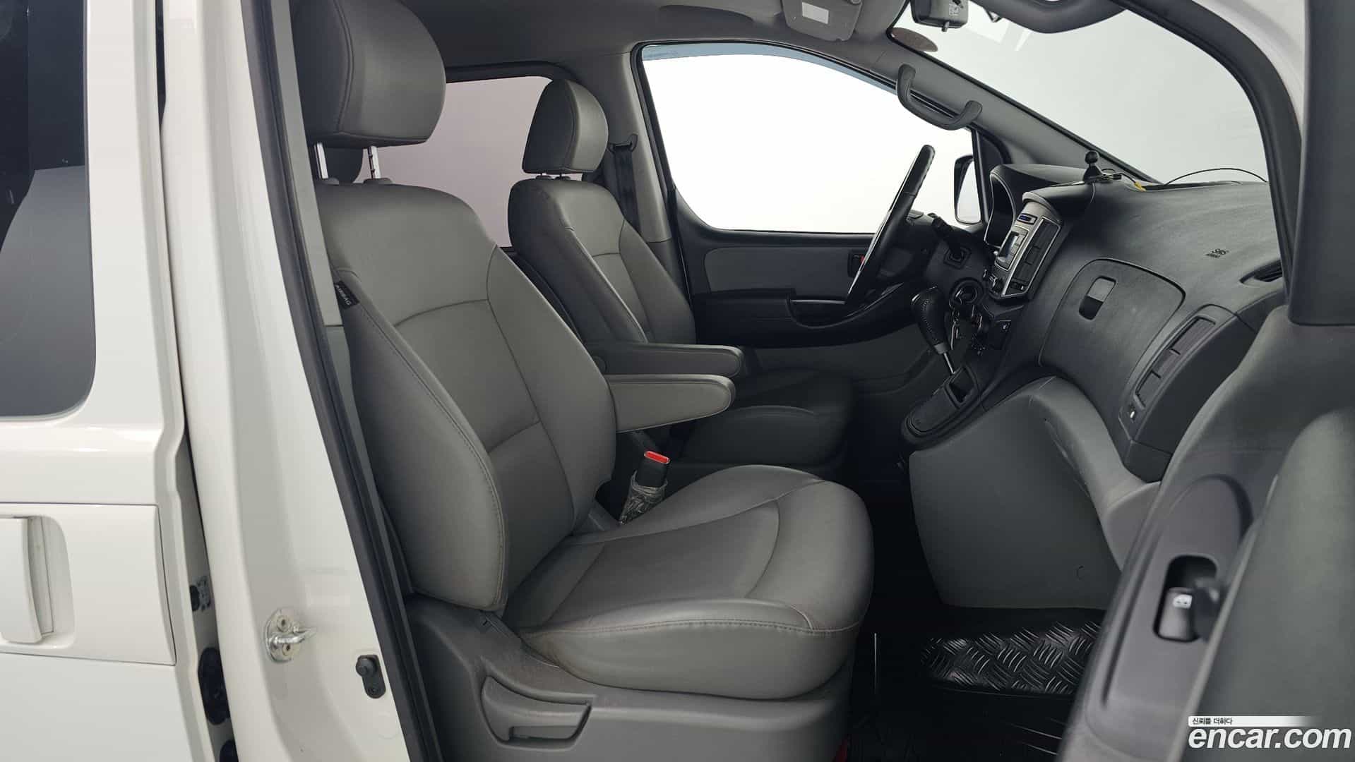 Starex Hyundai 2019.2-INNER-010