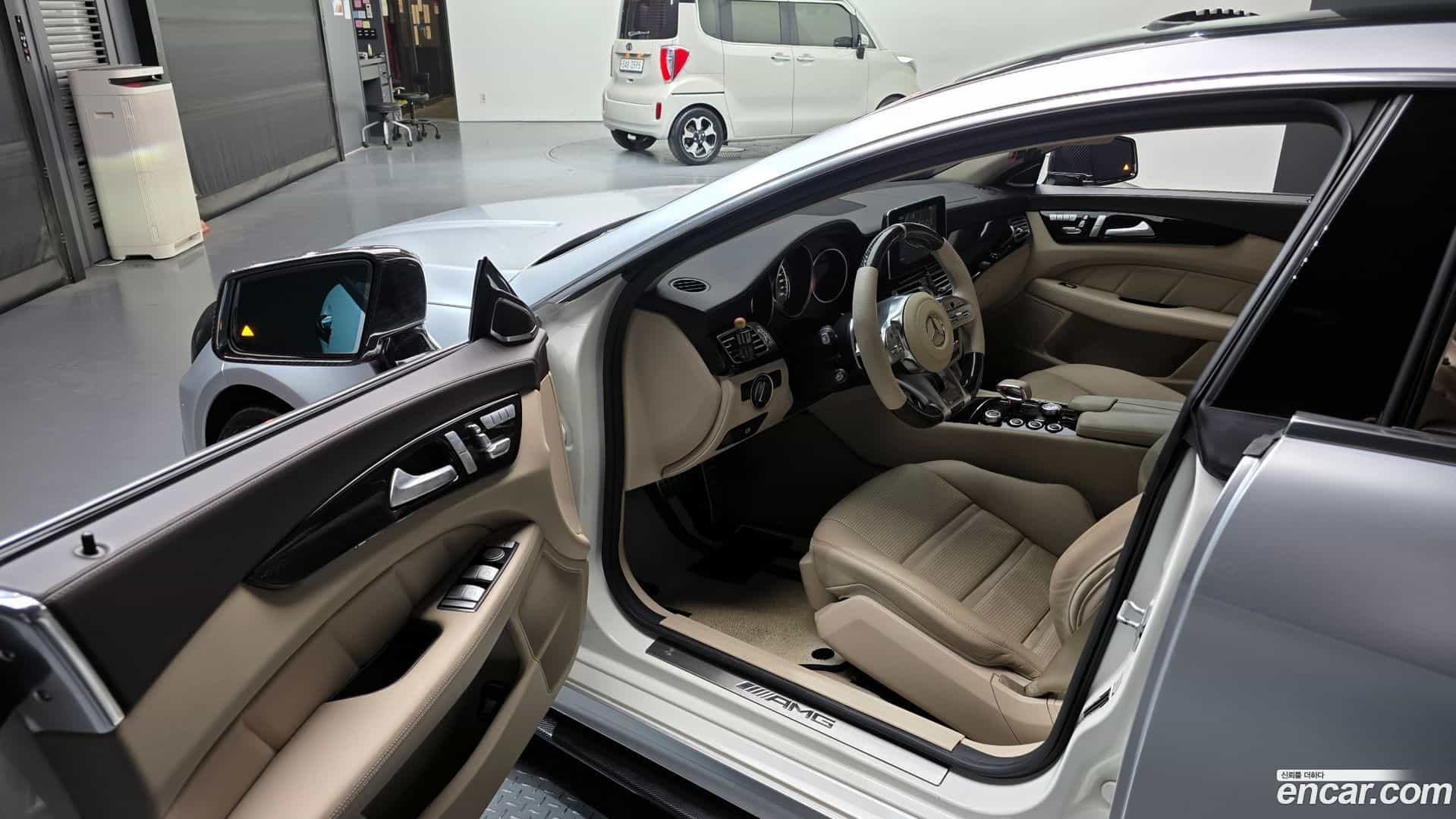 CLS-Class Mercedes-Benz 2015.4-INNER-010