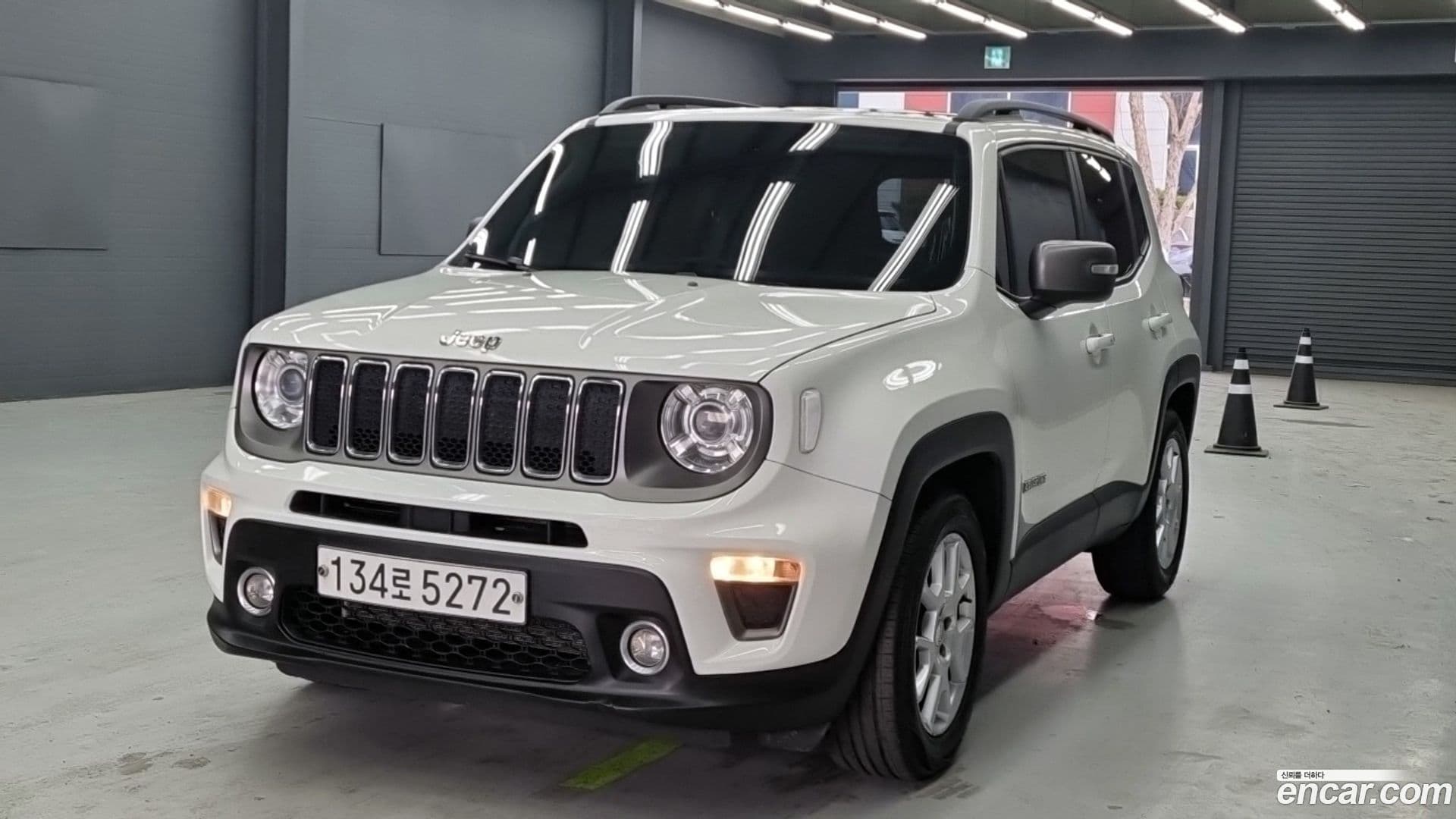 Main__Slider__Photo:Renegade Jeep 2019.10-0