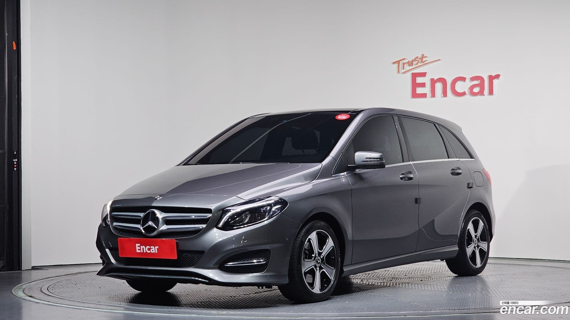 Main__Slider__Photo:B-Class Mercedes-Benz 2018.0-0