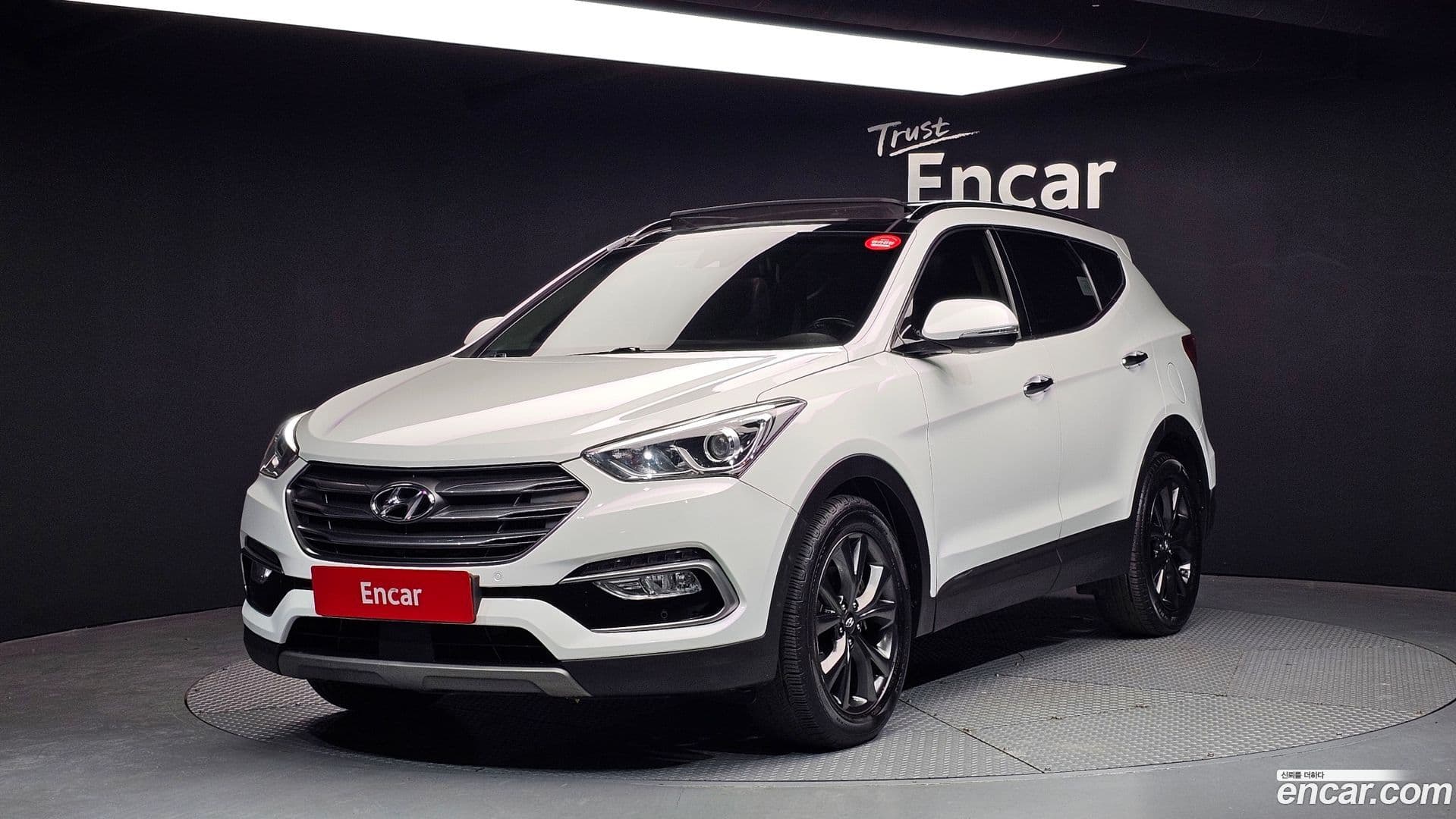 Main__Slider__Photo:Santafe Hyundai 2017.3-0