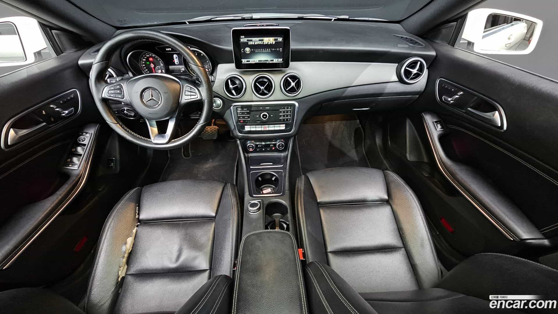 CLA-Class Mercedes-Benz 2018.0-INNER-007