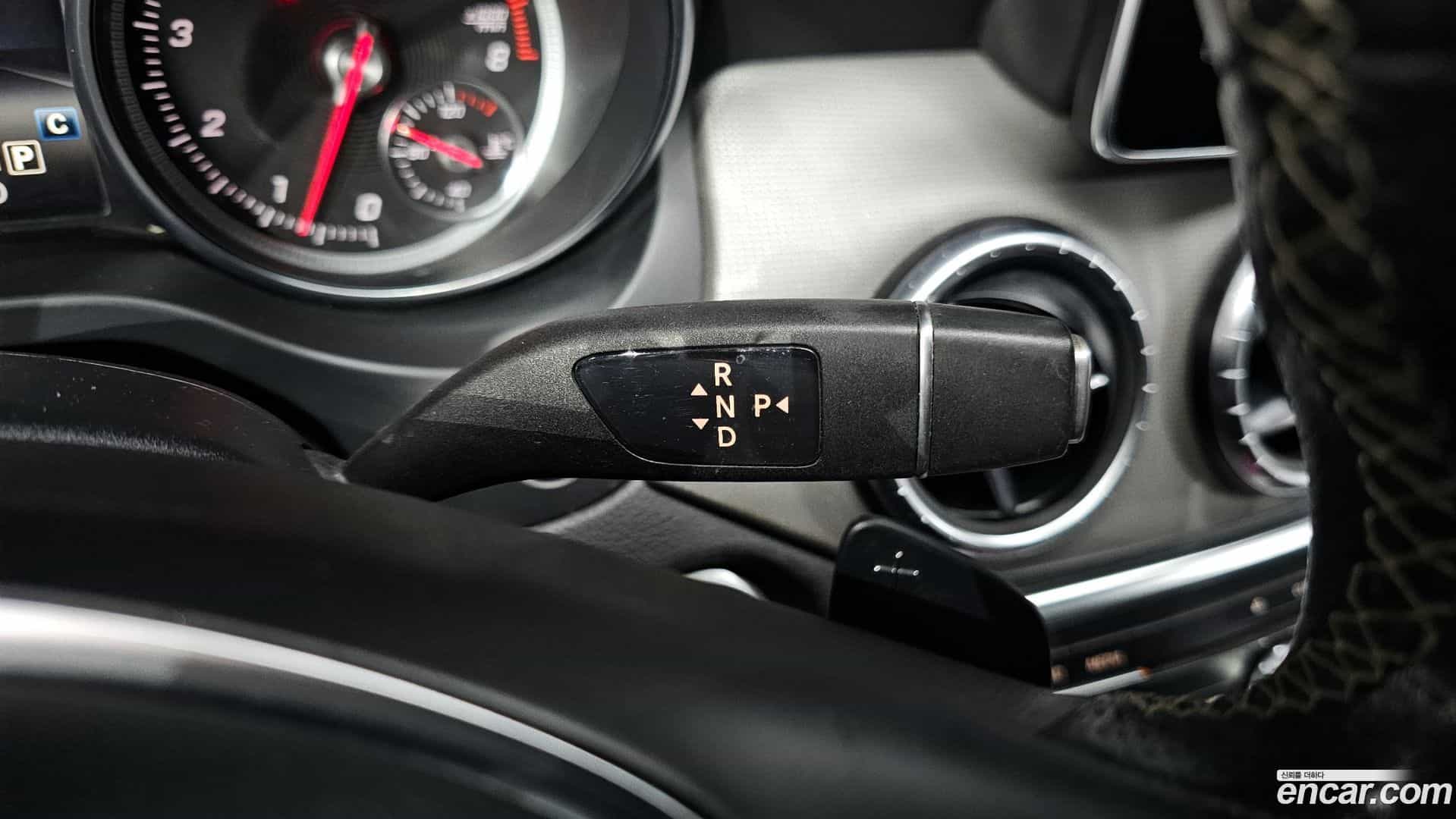 CLA-Class Mercedes-Benz 2018.0-INNER-009